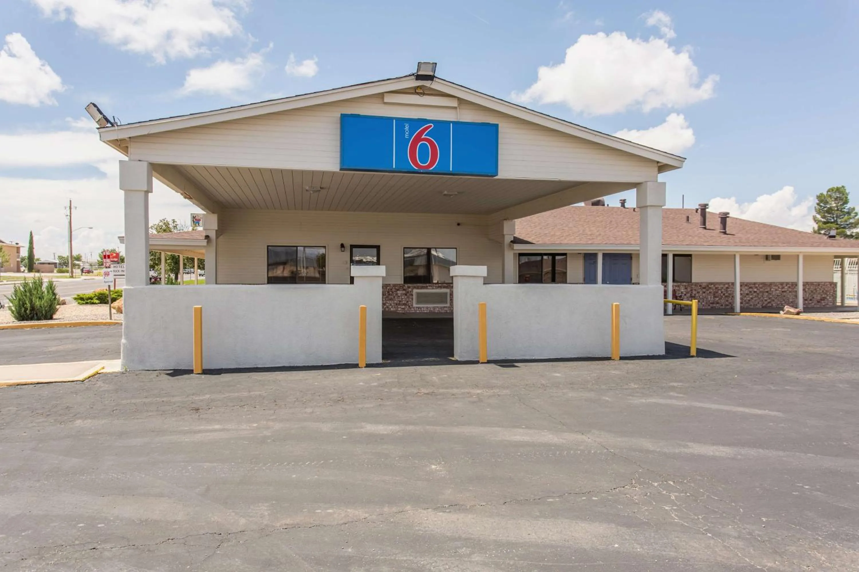 Property building in Motel 6-Lordsburg, NM