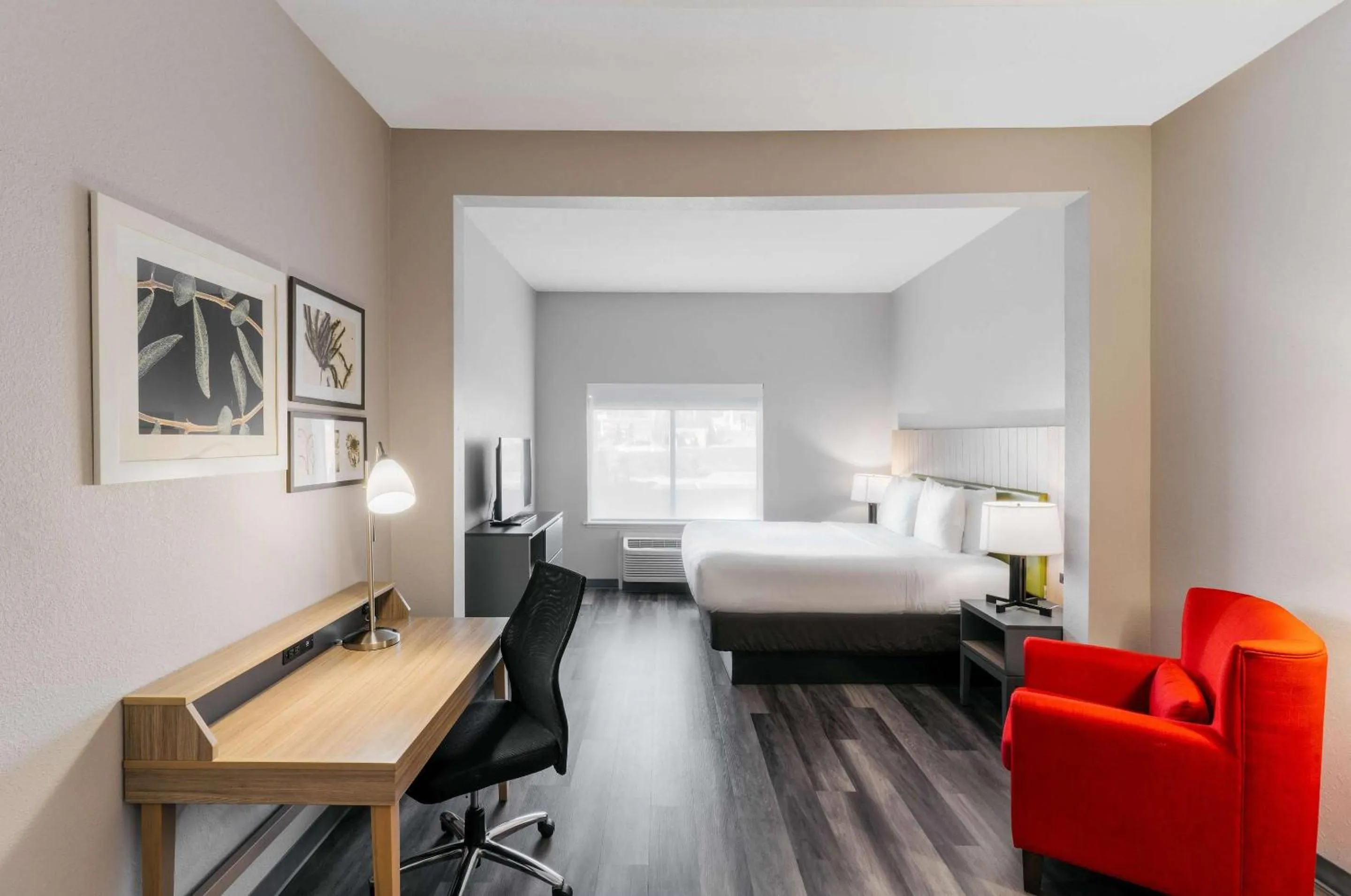 Bedroom, Bed in Townhome Inn & Suites by IHG