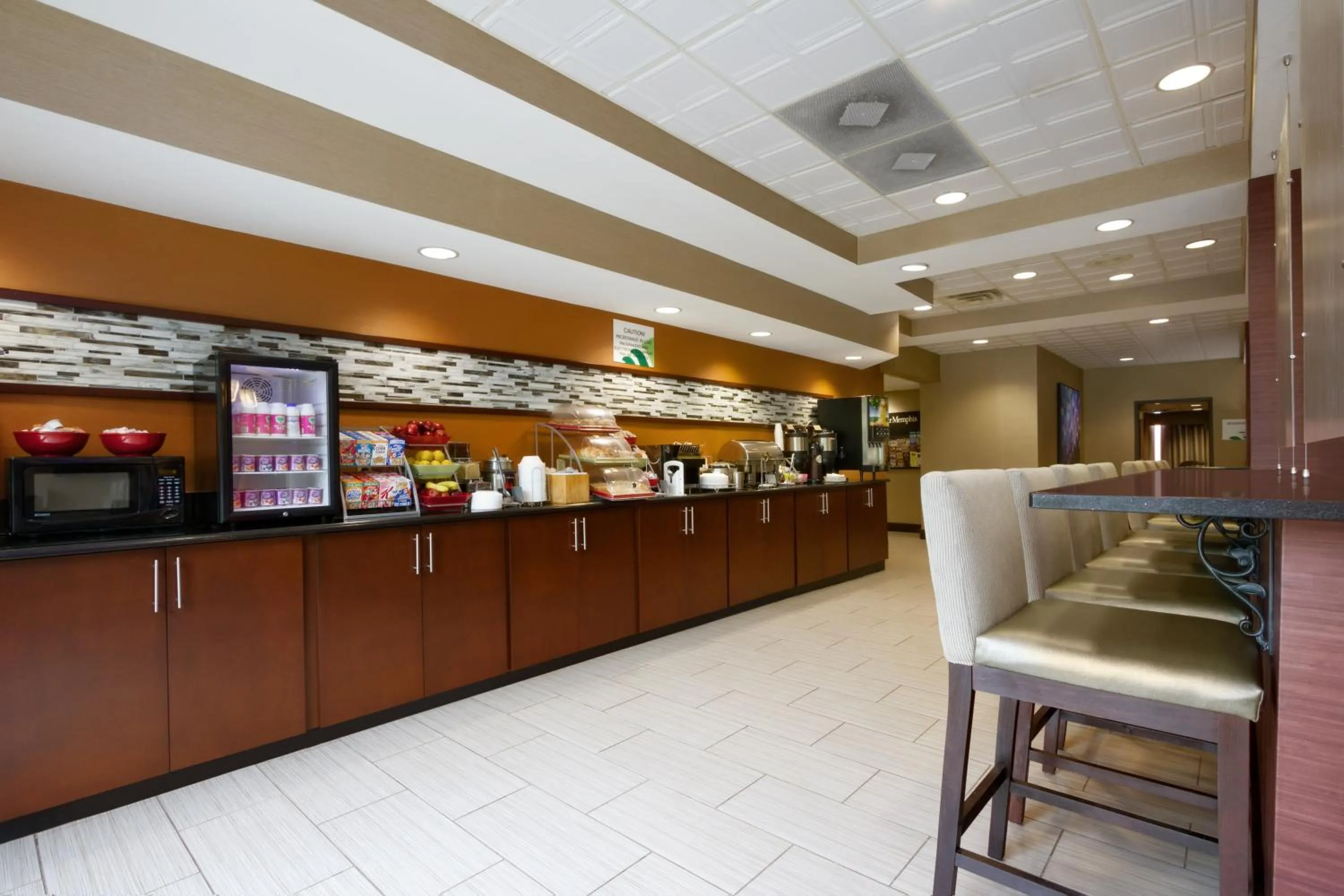 Continental breakfast in Country Inn & Suites by Radisson, Wolfchase-Memphis, TN