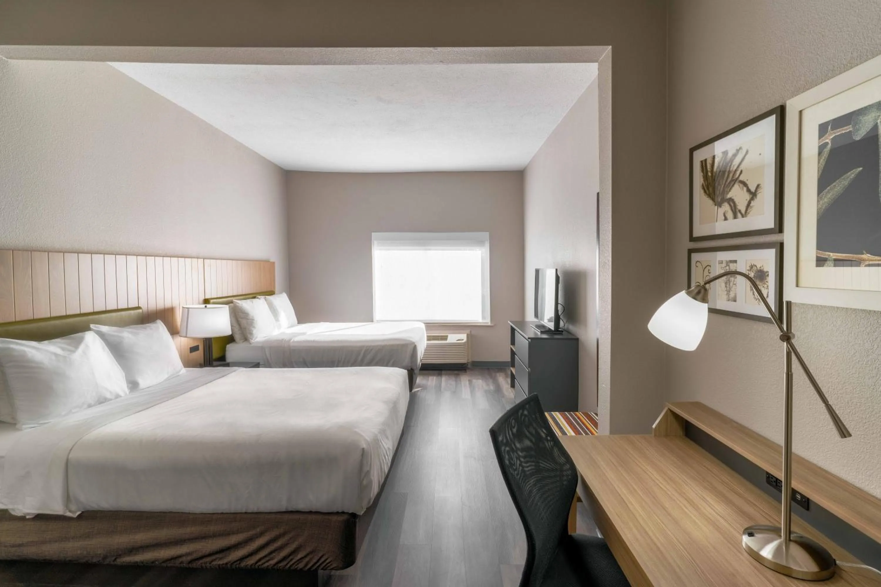 Photo of the whole room, Bed in Country Inn & Suites by Radisson, Wolfchase-Memphis, TN