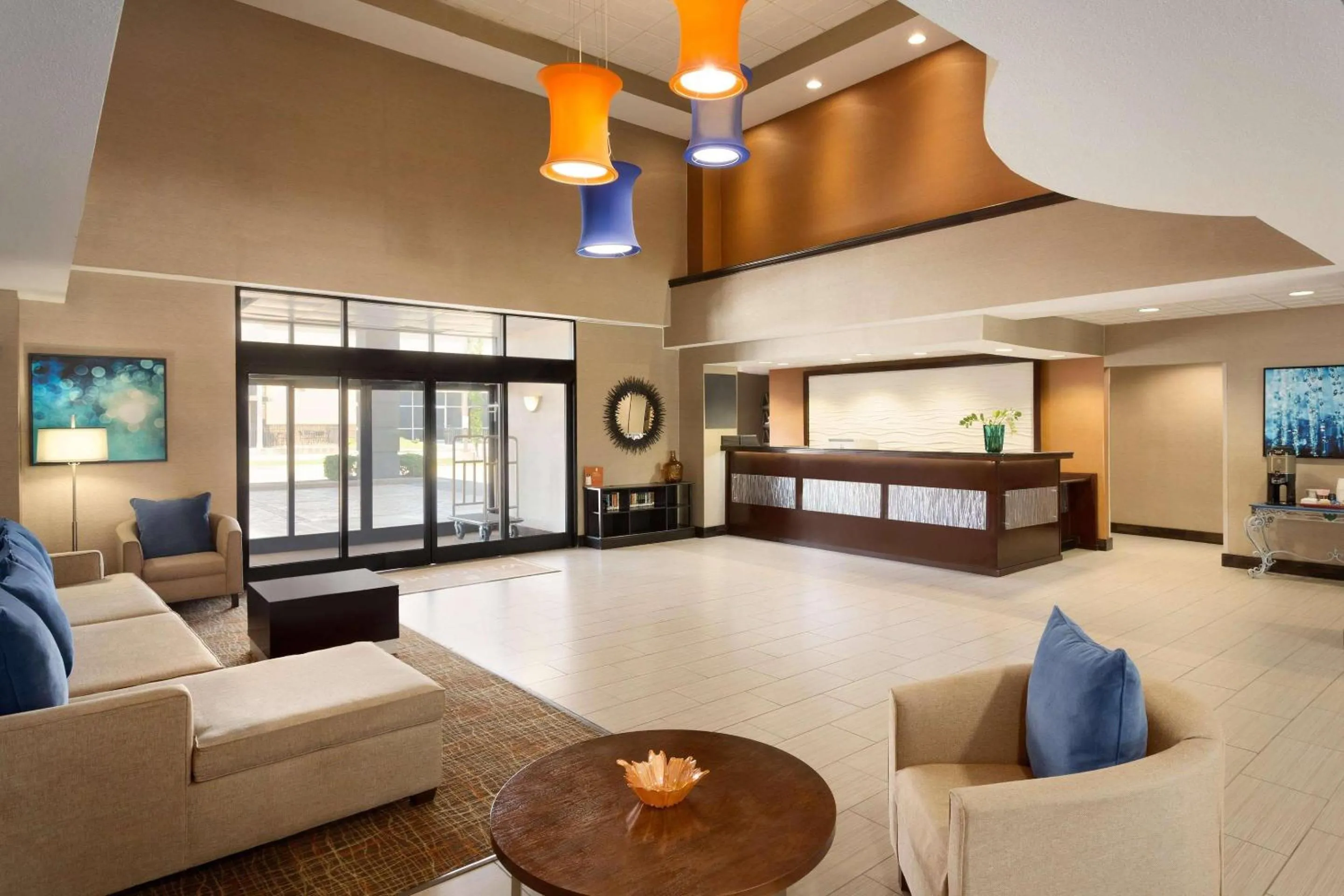 Lobby or reception, Bed in Townhome Inn & Suites by IHG