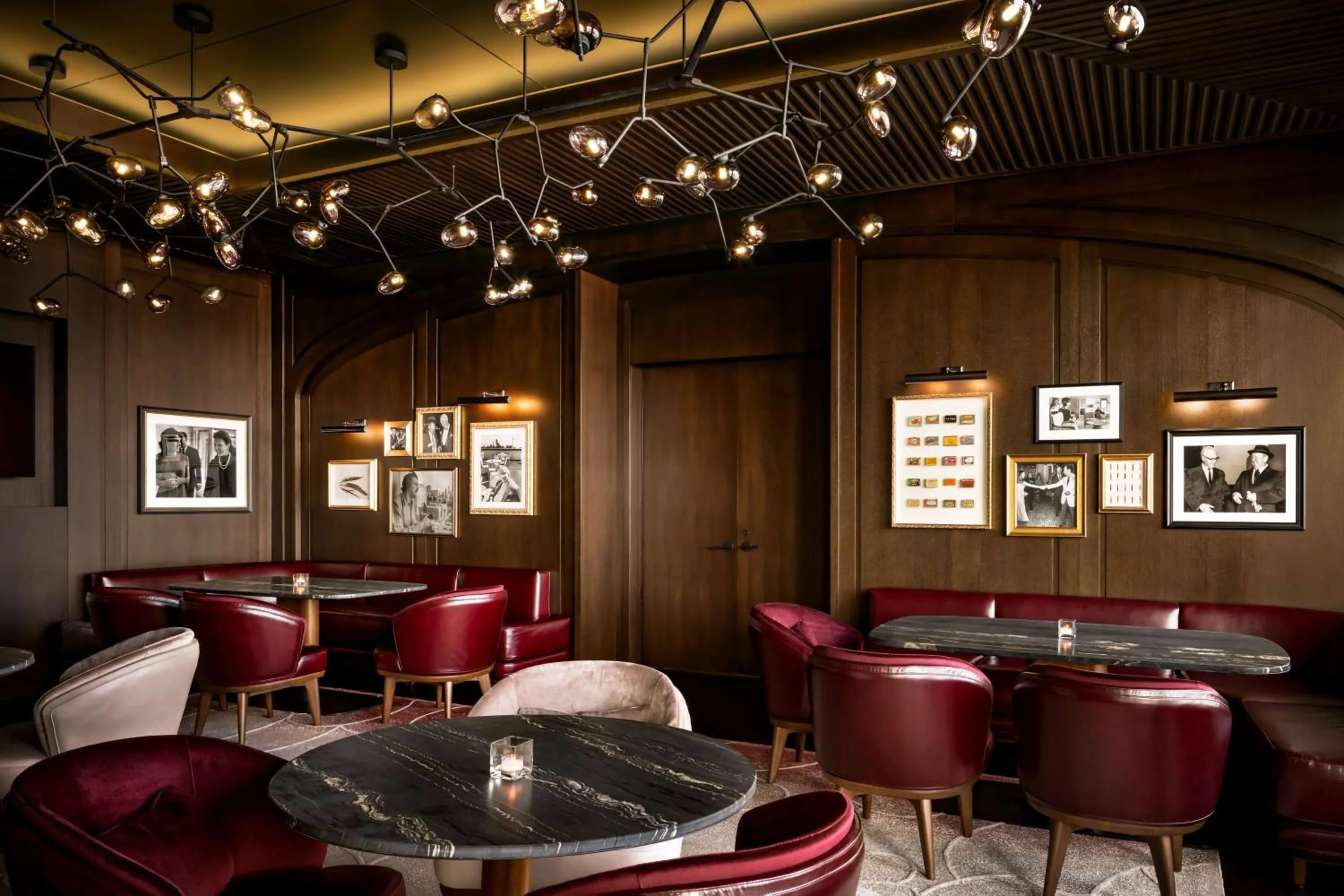 Lounge or bar in Park Hyatt Toronto