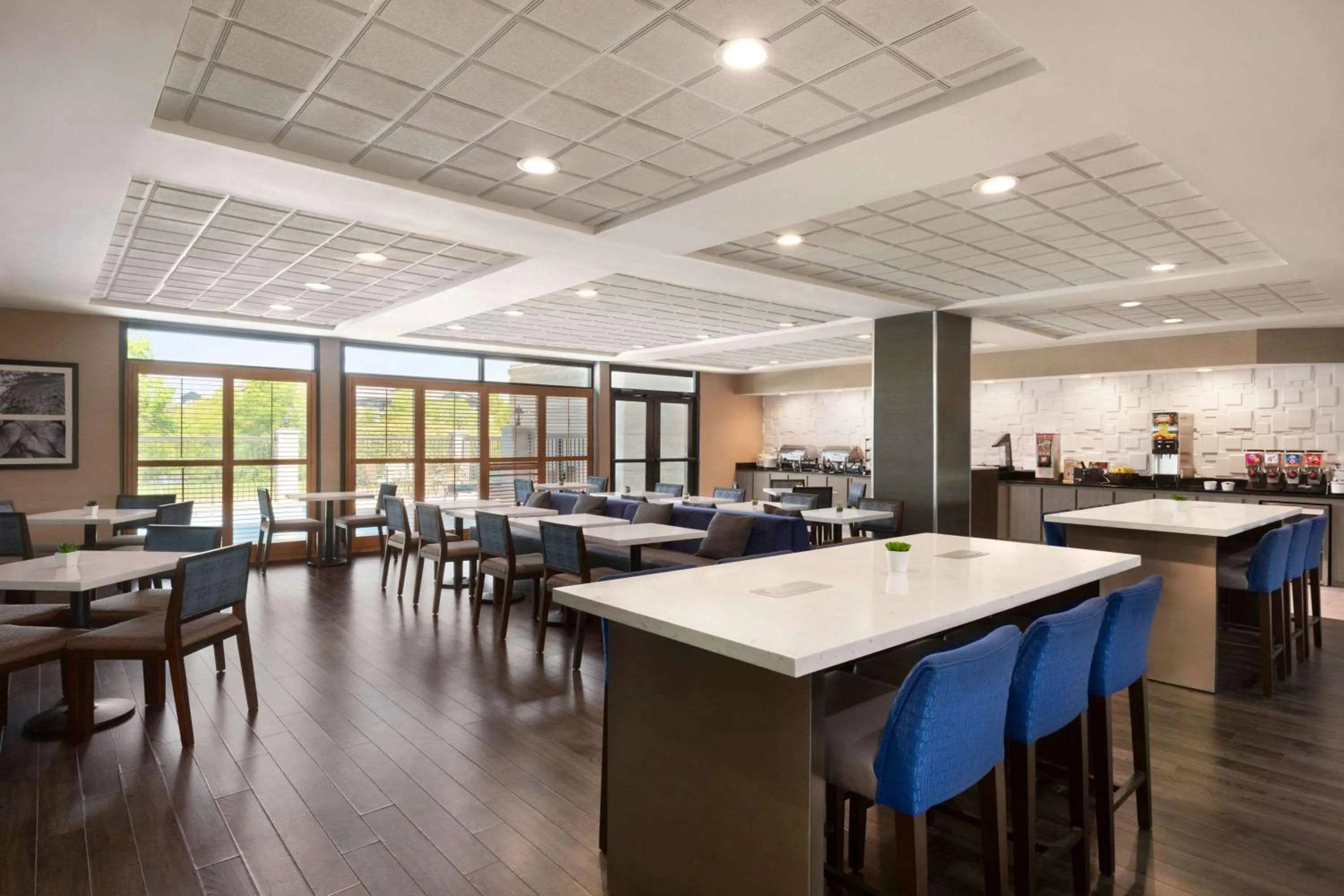Restaurant/places to eat in Wingate By Wyndham Montgomery