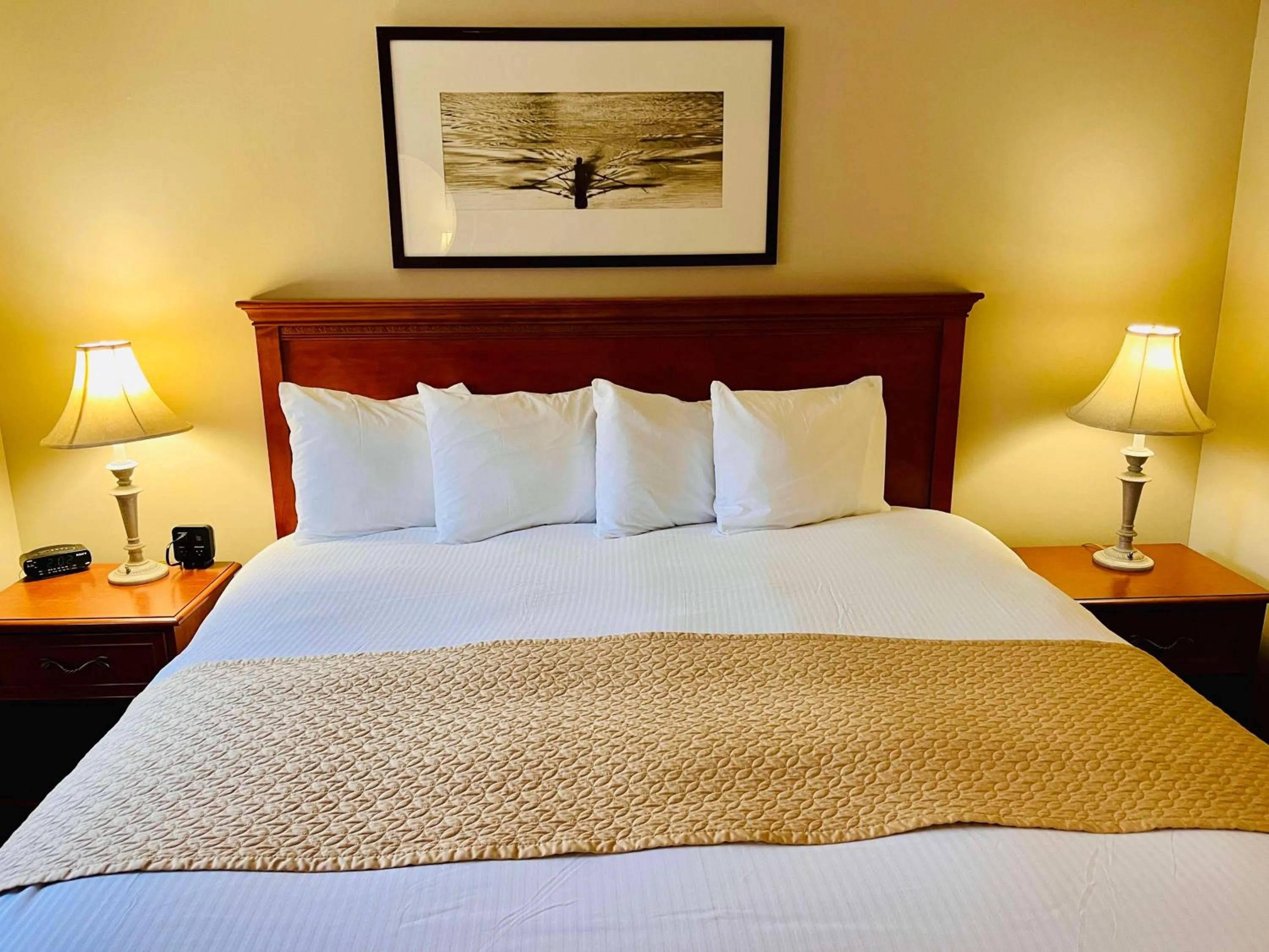 Hallsburg One Bedroom King Condo with Mountain View in Nordic Village Condominium Resort