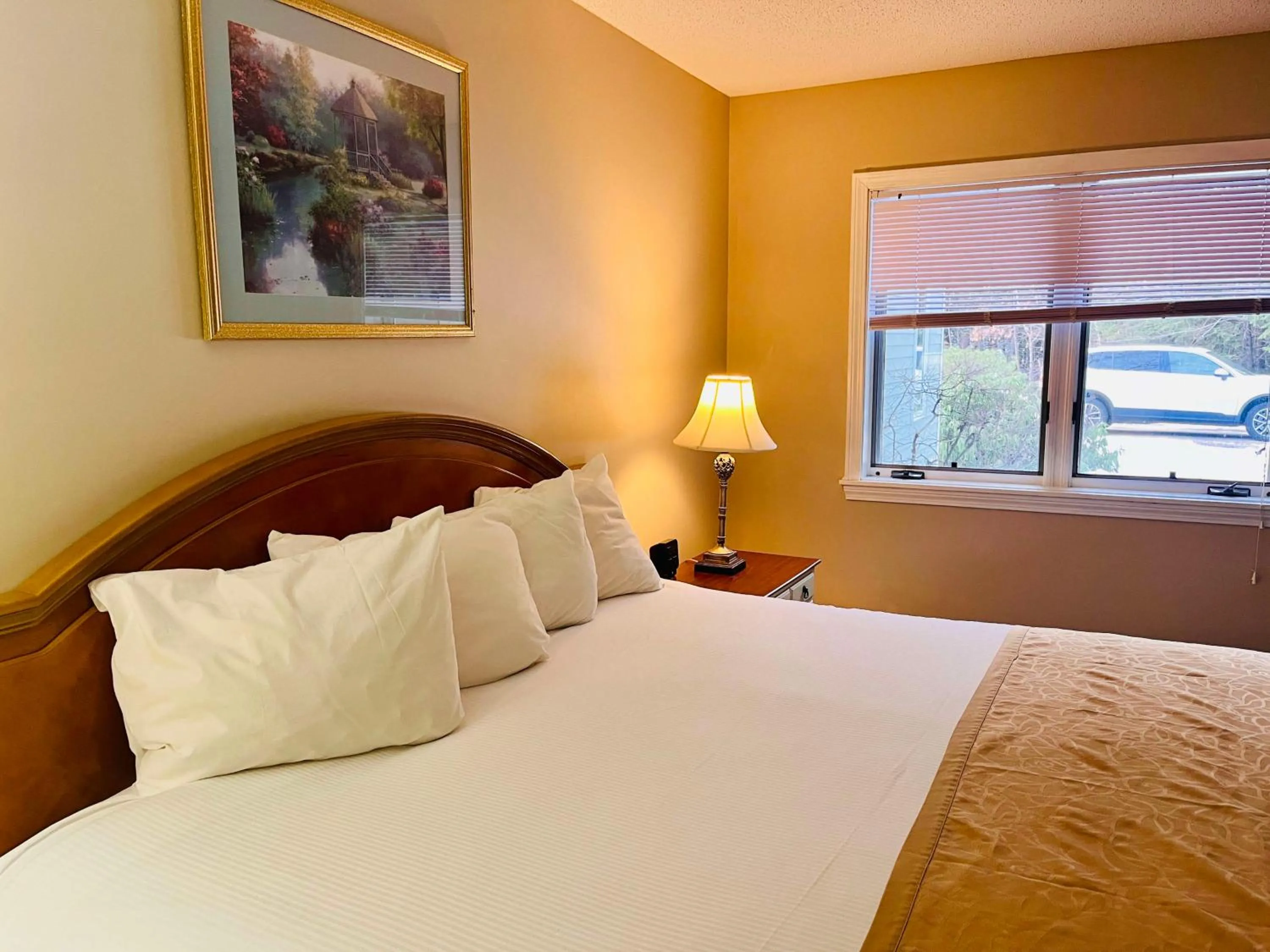 Highland Deluxe 2 King Suite with Mountain View in Nordic Village Condominium Resort