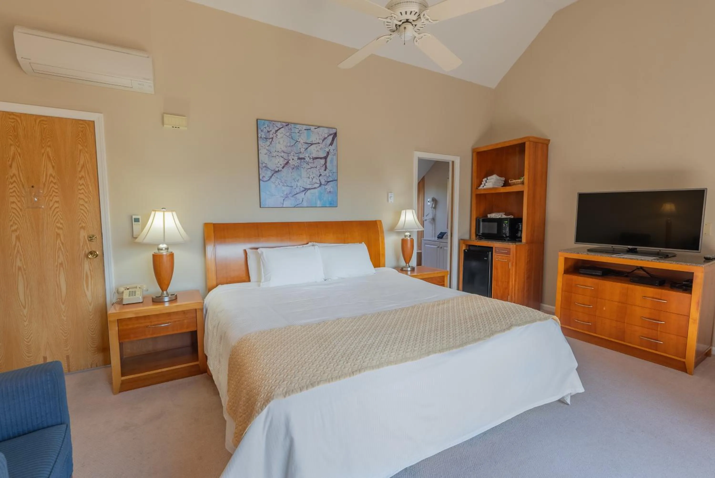 Bedroom, Bed in Nordic Village Condominium Resort