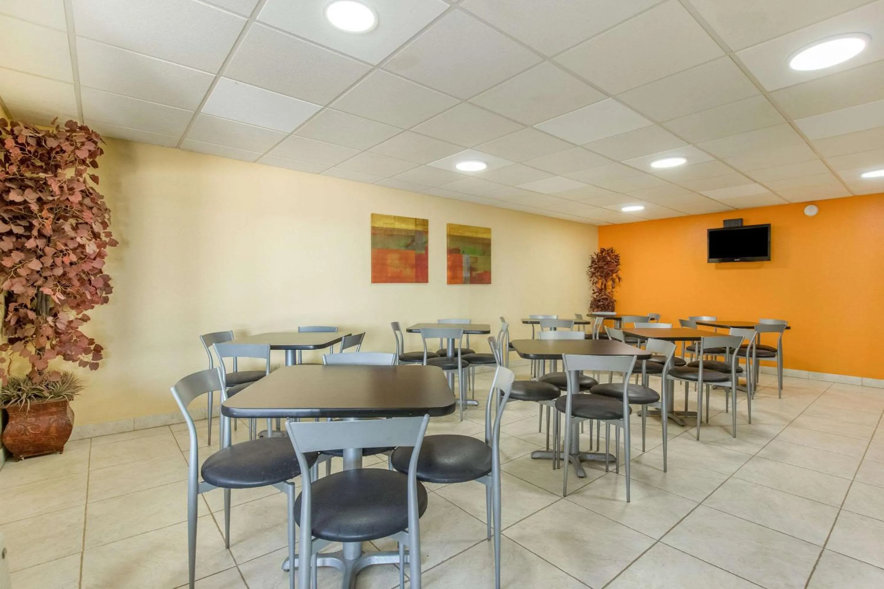 Breakfast in Econo Lodge Fort Knox