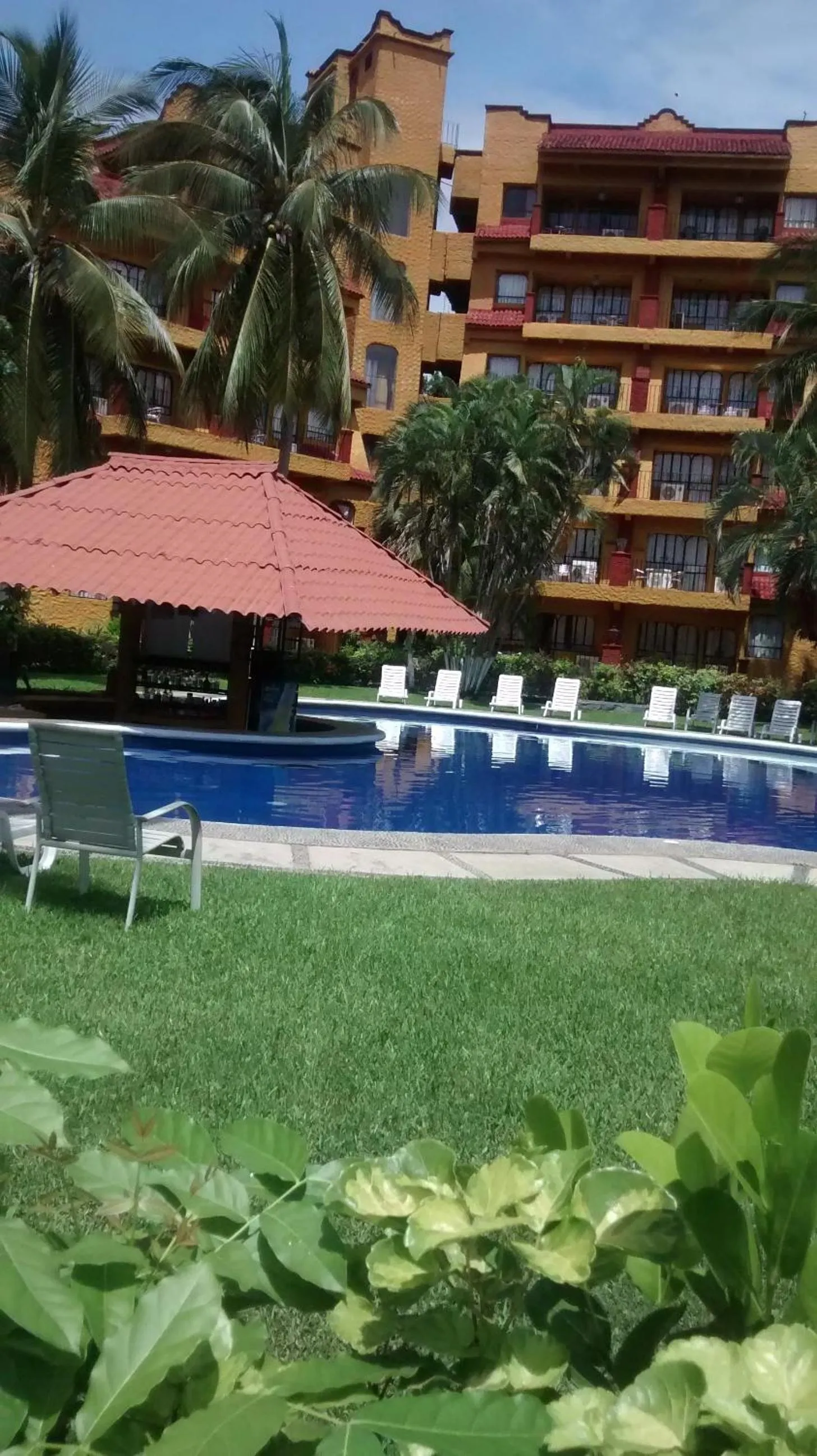 Swimming pool in Hotel Puerta Del Mar Ixtapa