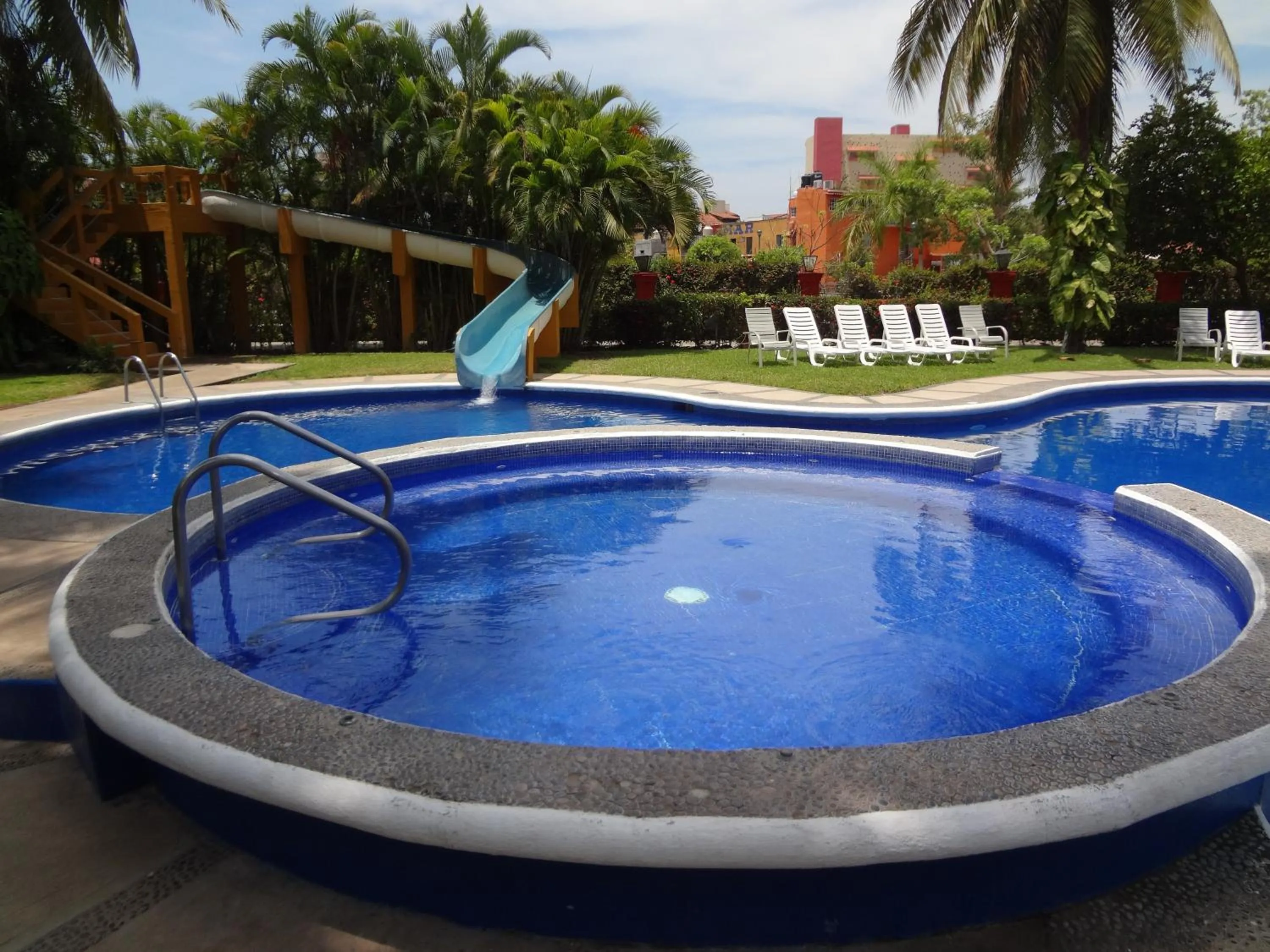 Swimming pool in Hotel Puerta Del Mar Ixtapa