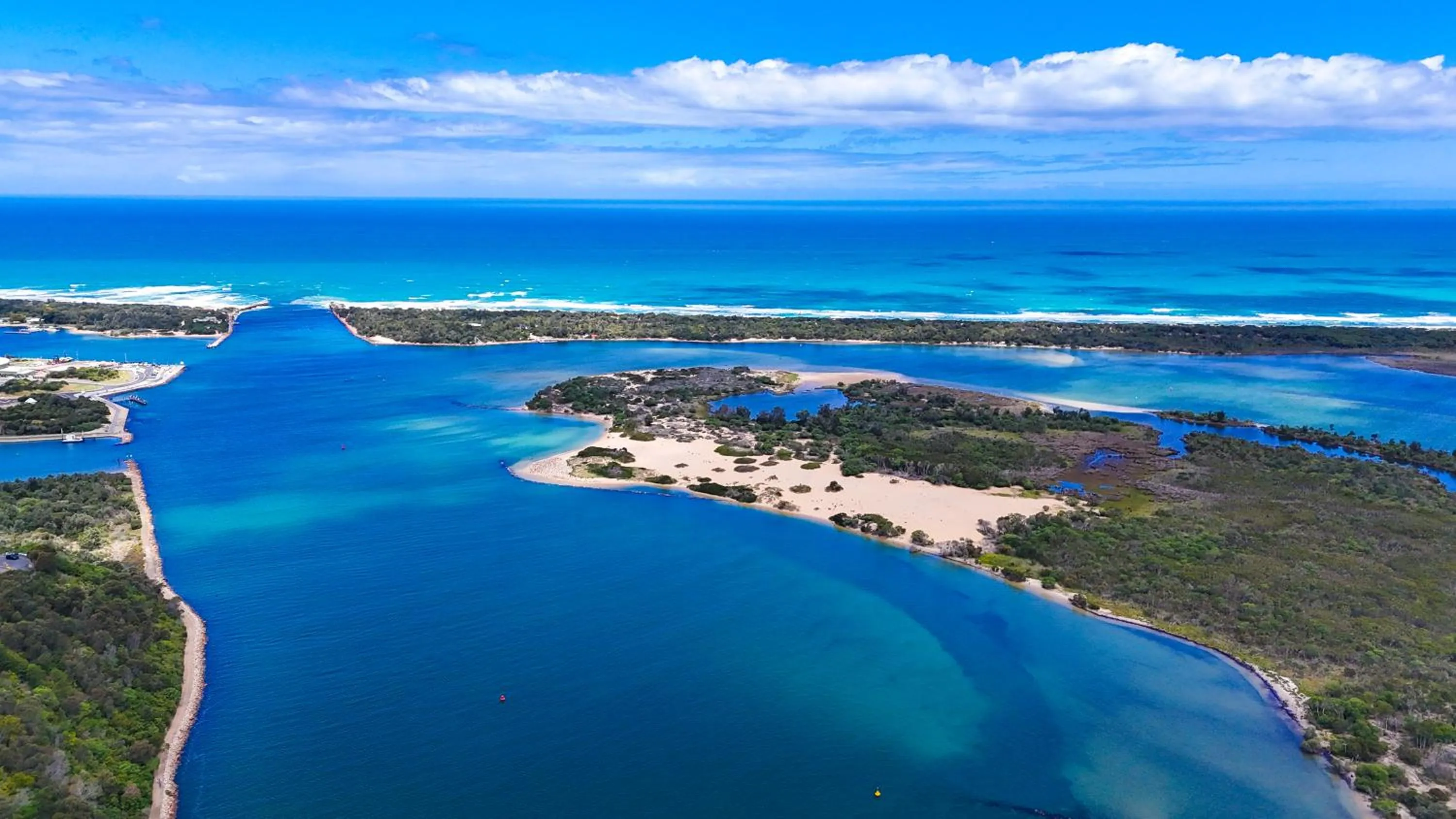 Natural landscape in Ocean Views Motel Lakes Entrance
