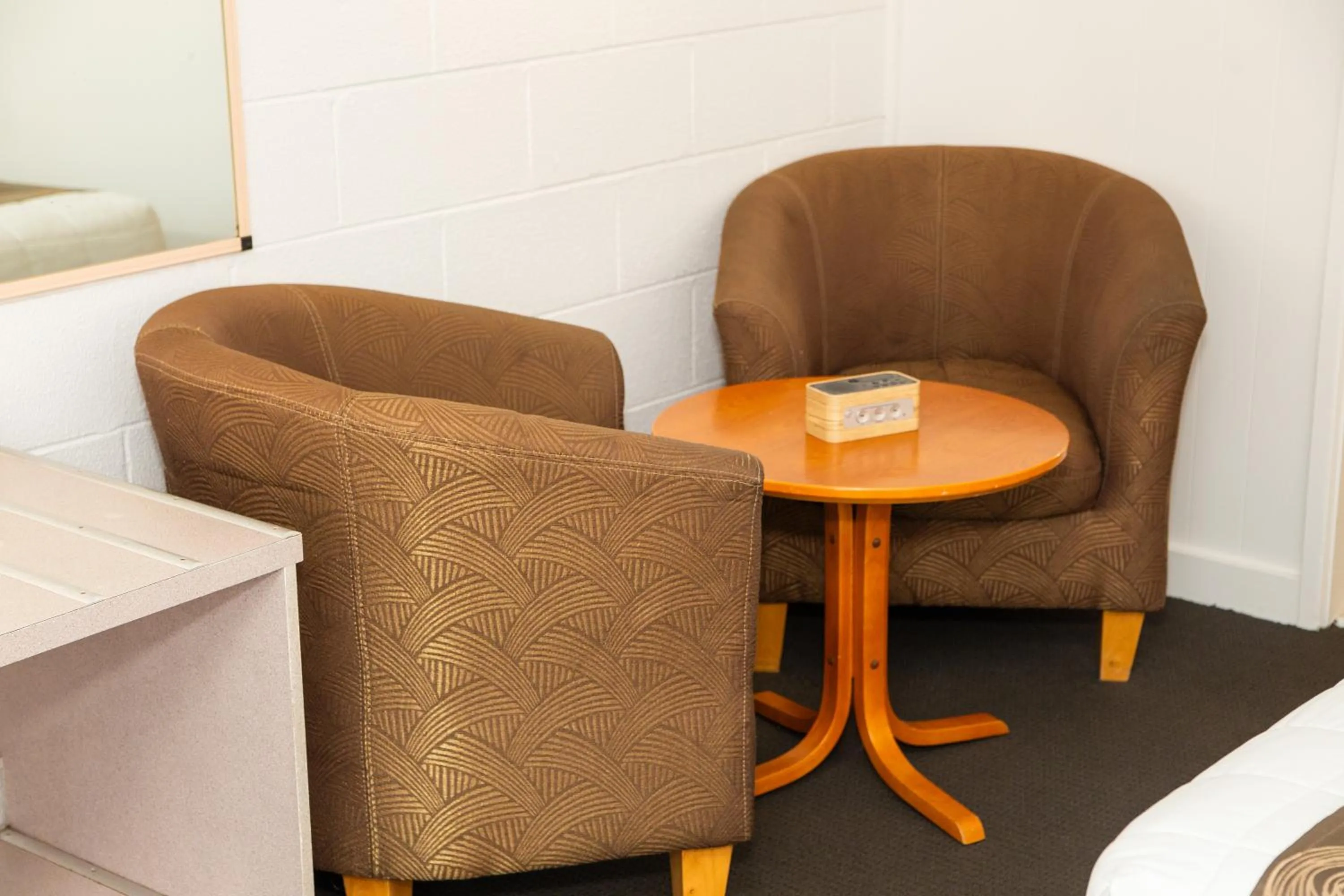 Seating area in Ocean Views Motel Lakes Entrance