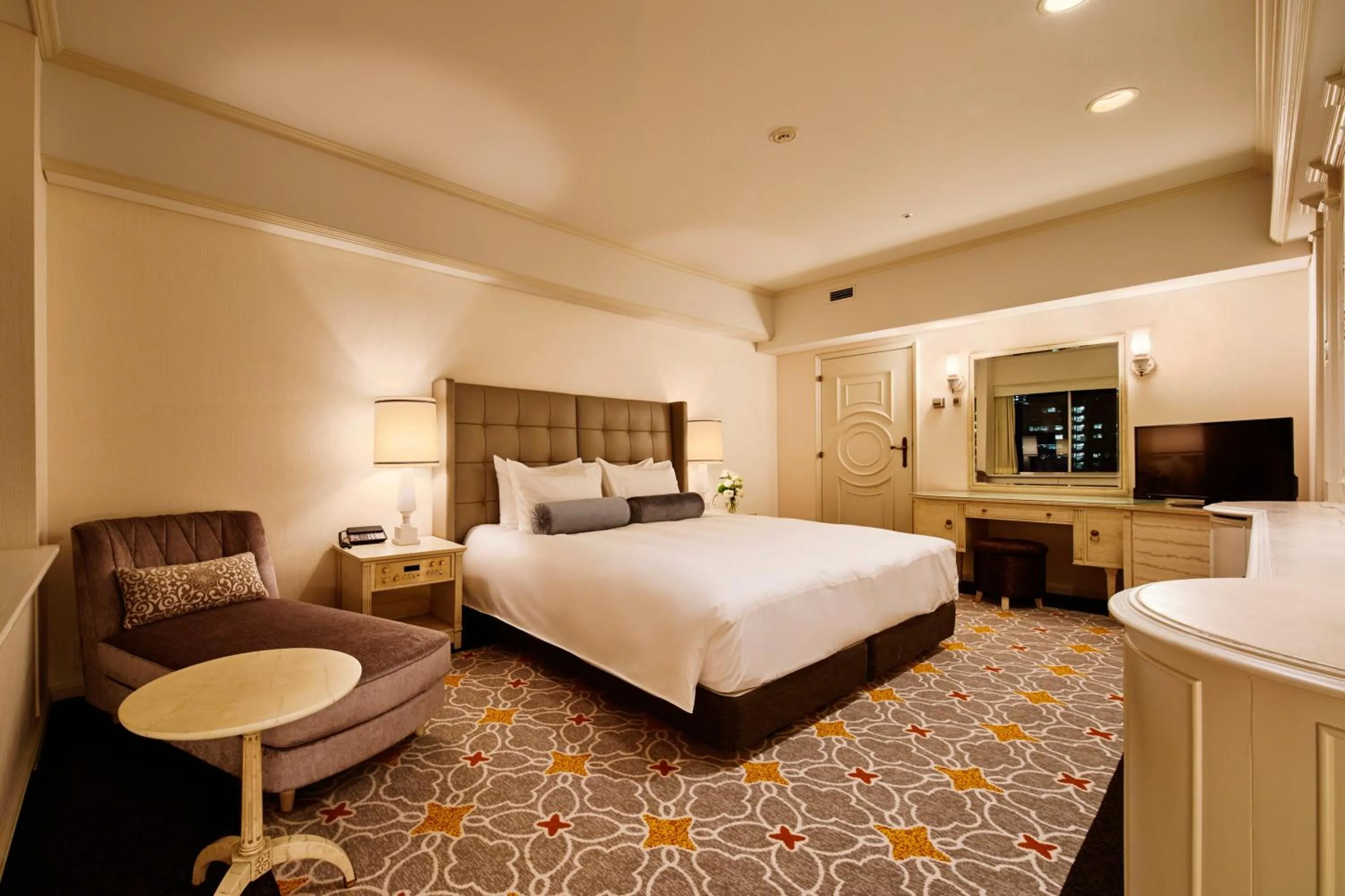 Photo of the whole room, Bed in Tokyo Prince Hotel