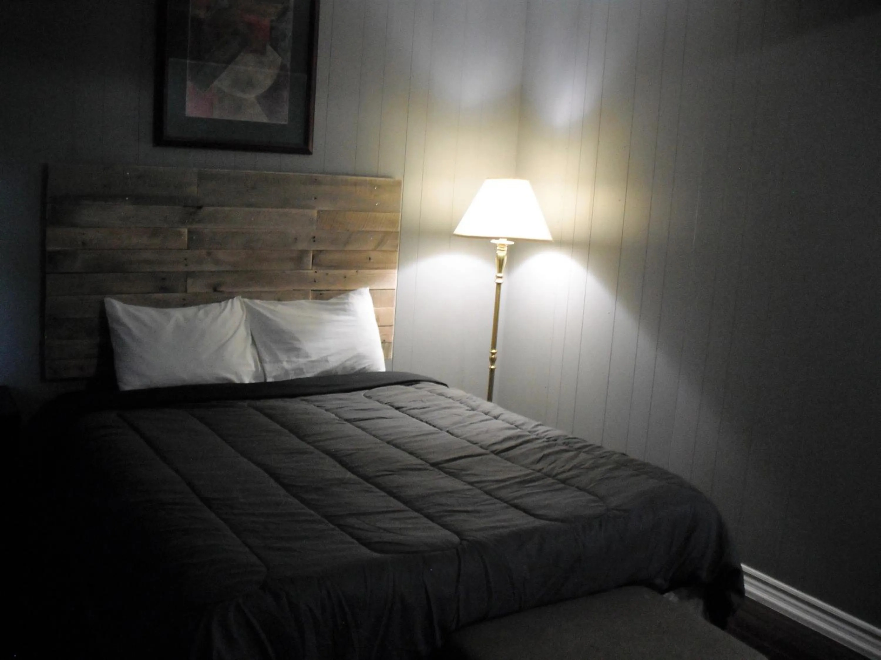 Bed in Eastwood Motel