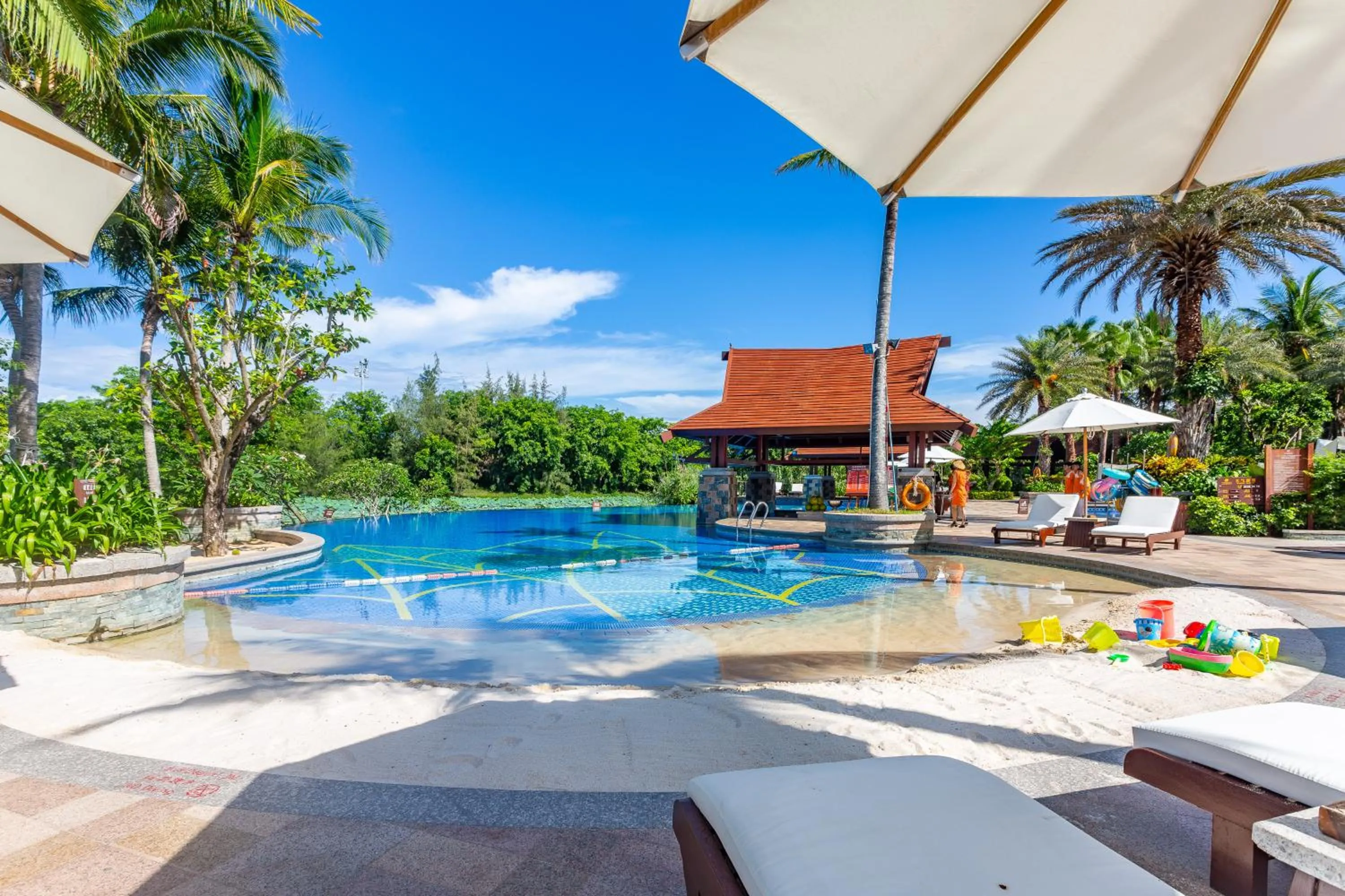 Spring in Grand Metropark Villa Resort Sanya Yalong Bay