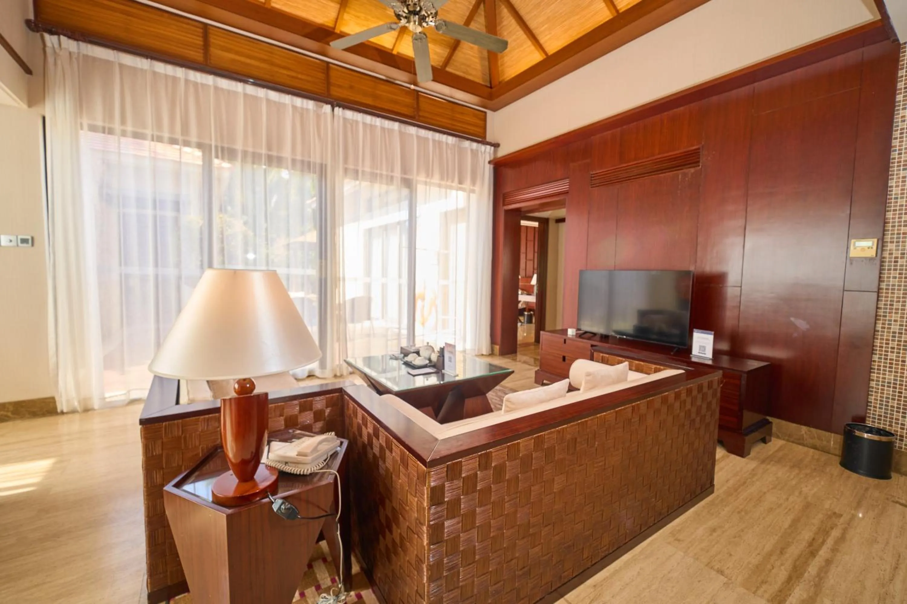 TV and multimedia in Grand Metropark Villa Resort Sanya Yalong Bay