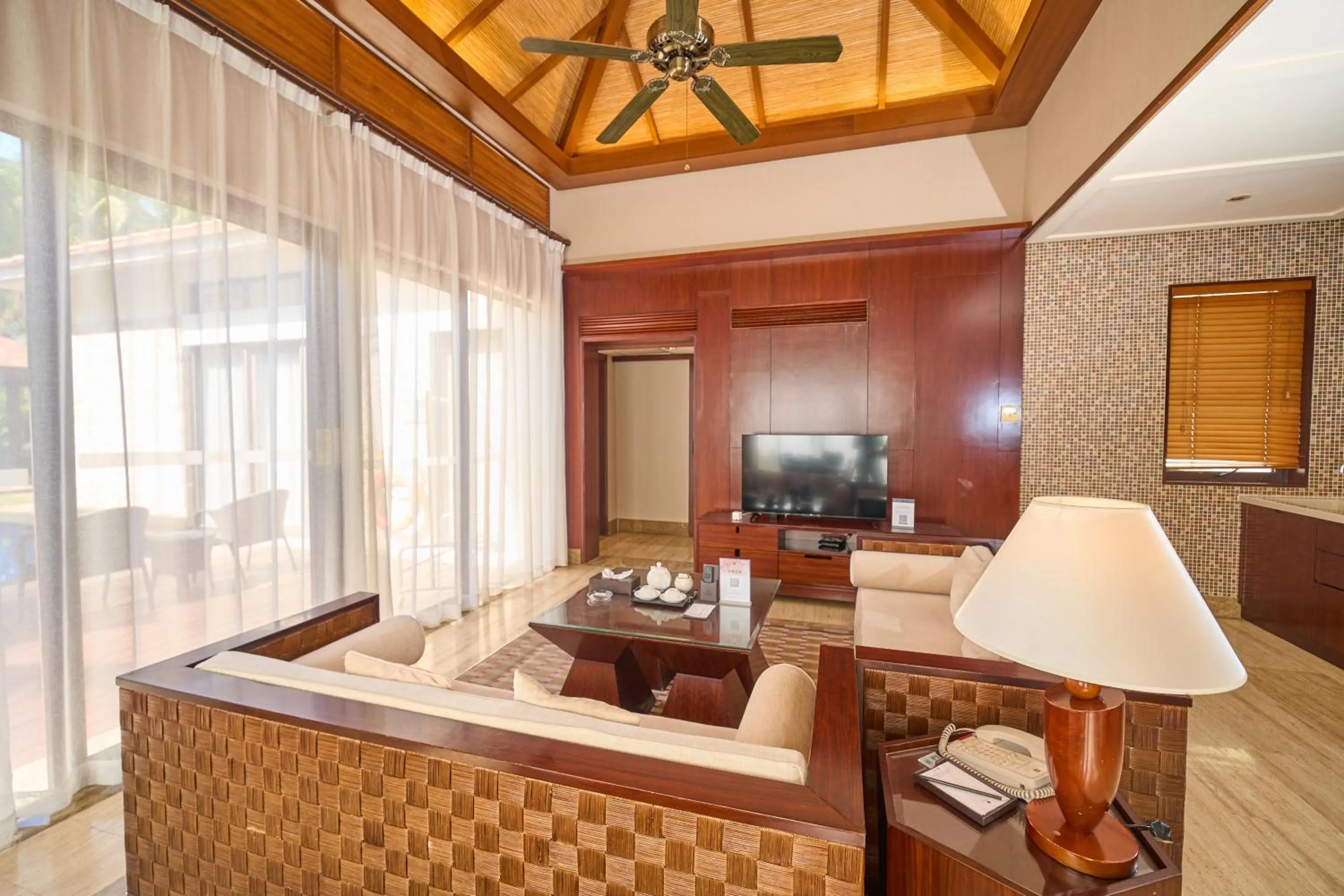 TV and multimedia in Grand Metropark Villa Resort Sanya Yalong Bay