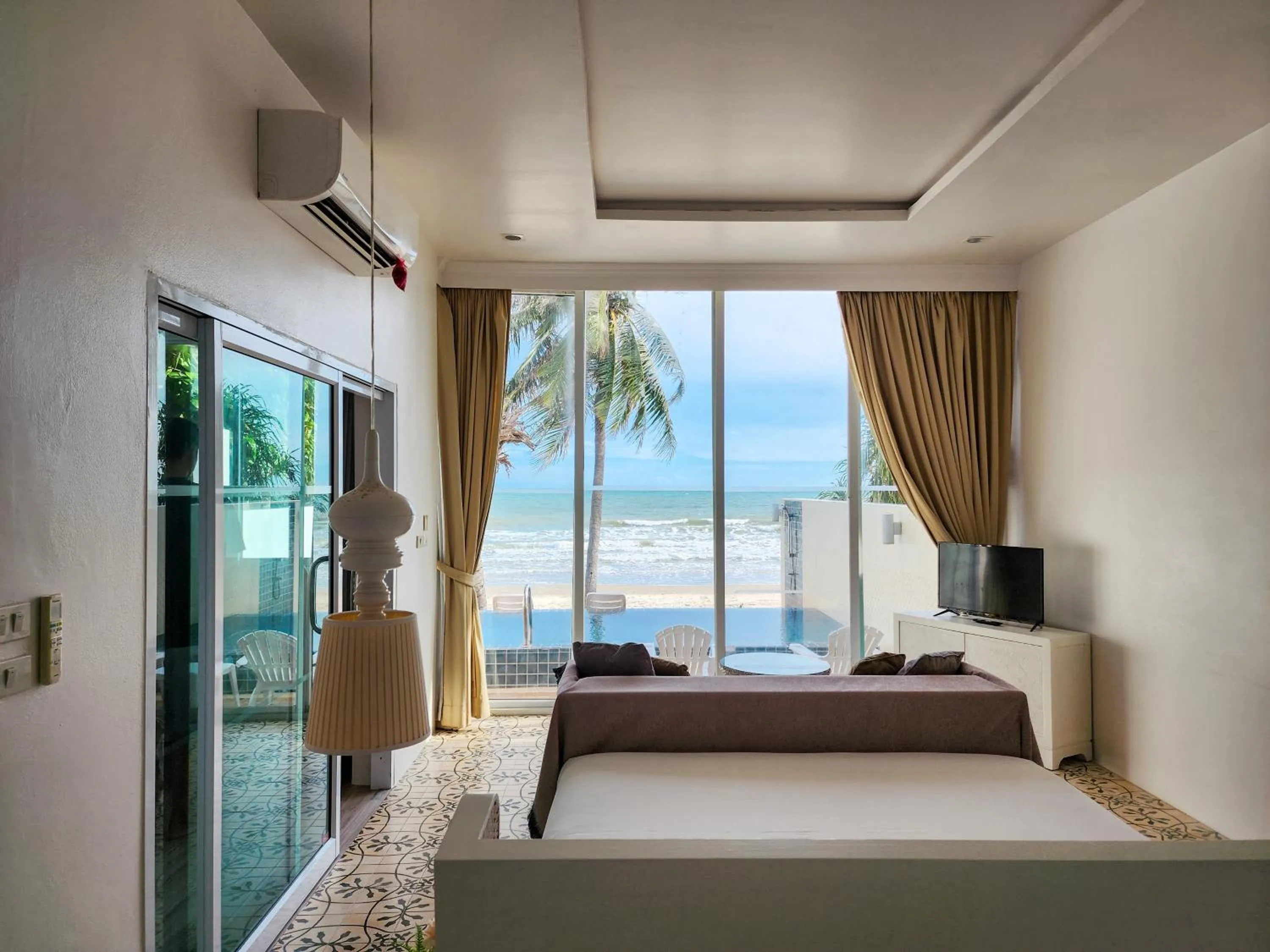 Villa with Private Pool in Bandara On Sea, Rayong