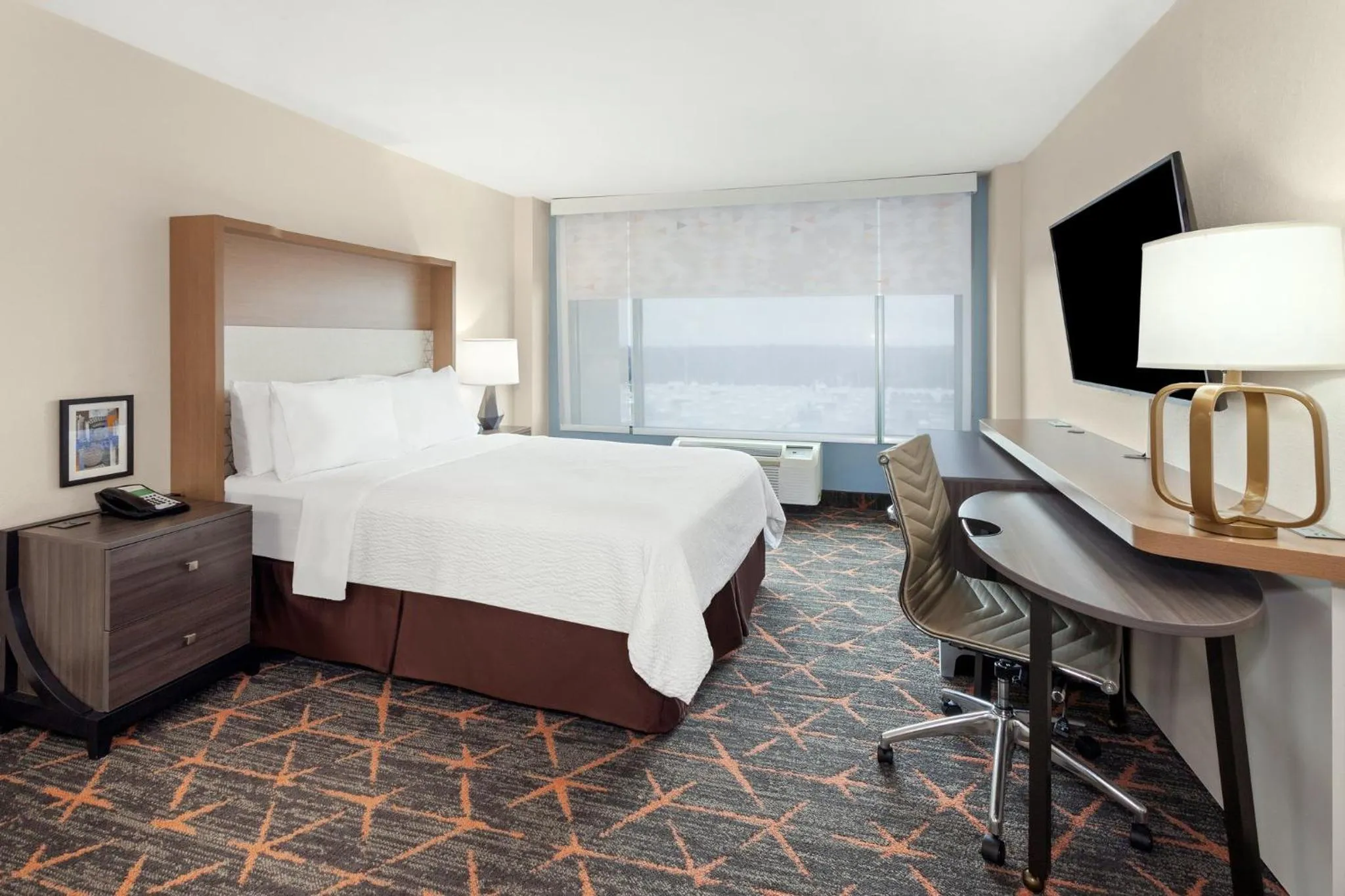 Photo of the whole room, Bed in Holiday Inn Chicago/Oak Brook by IHG