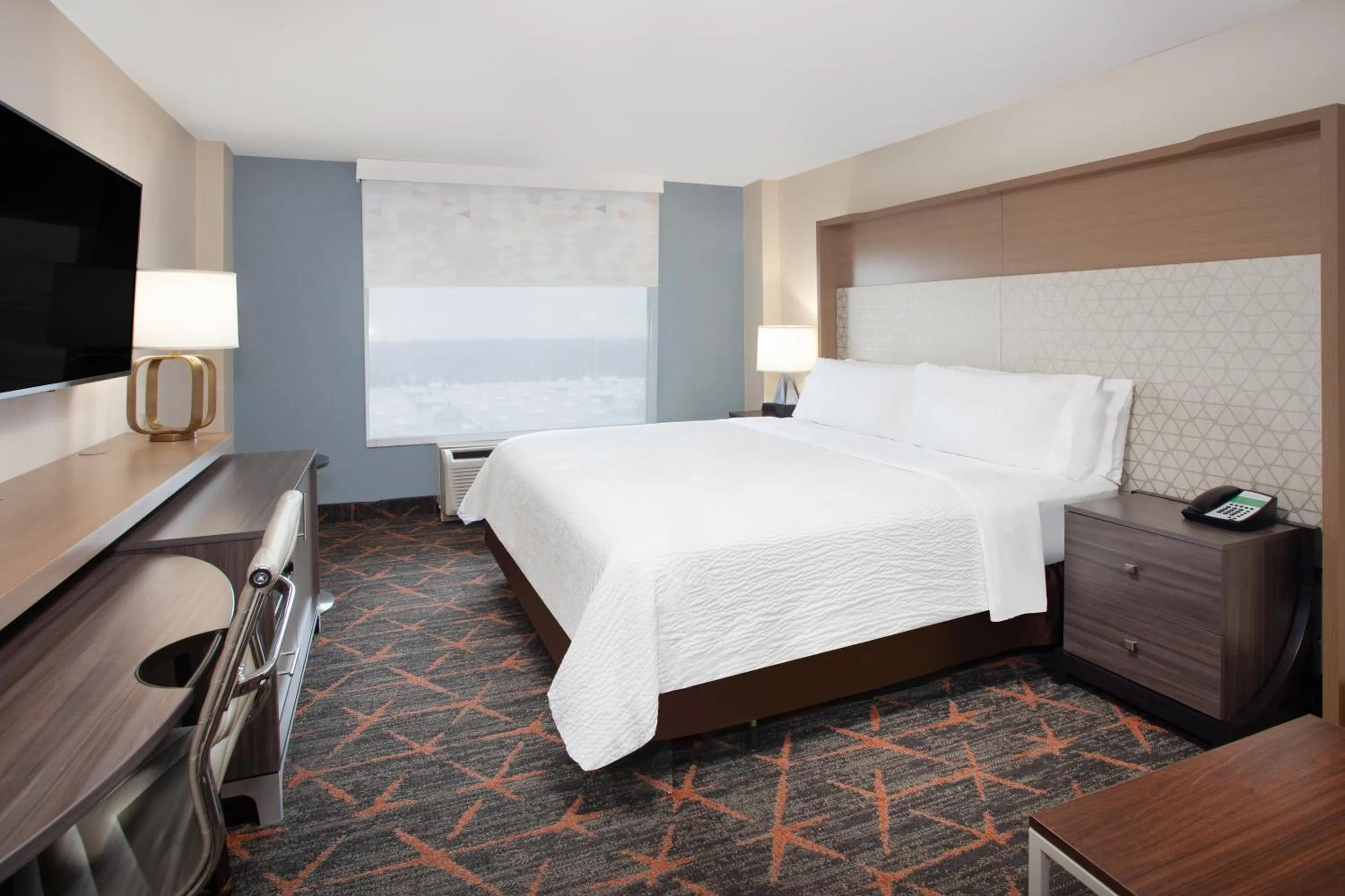 Bed in Holiday Inn Chicago/Oak Brook by IHG