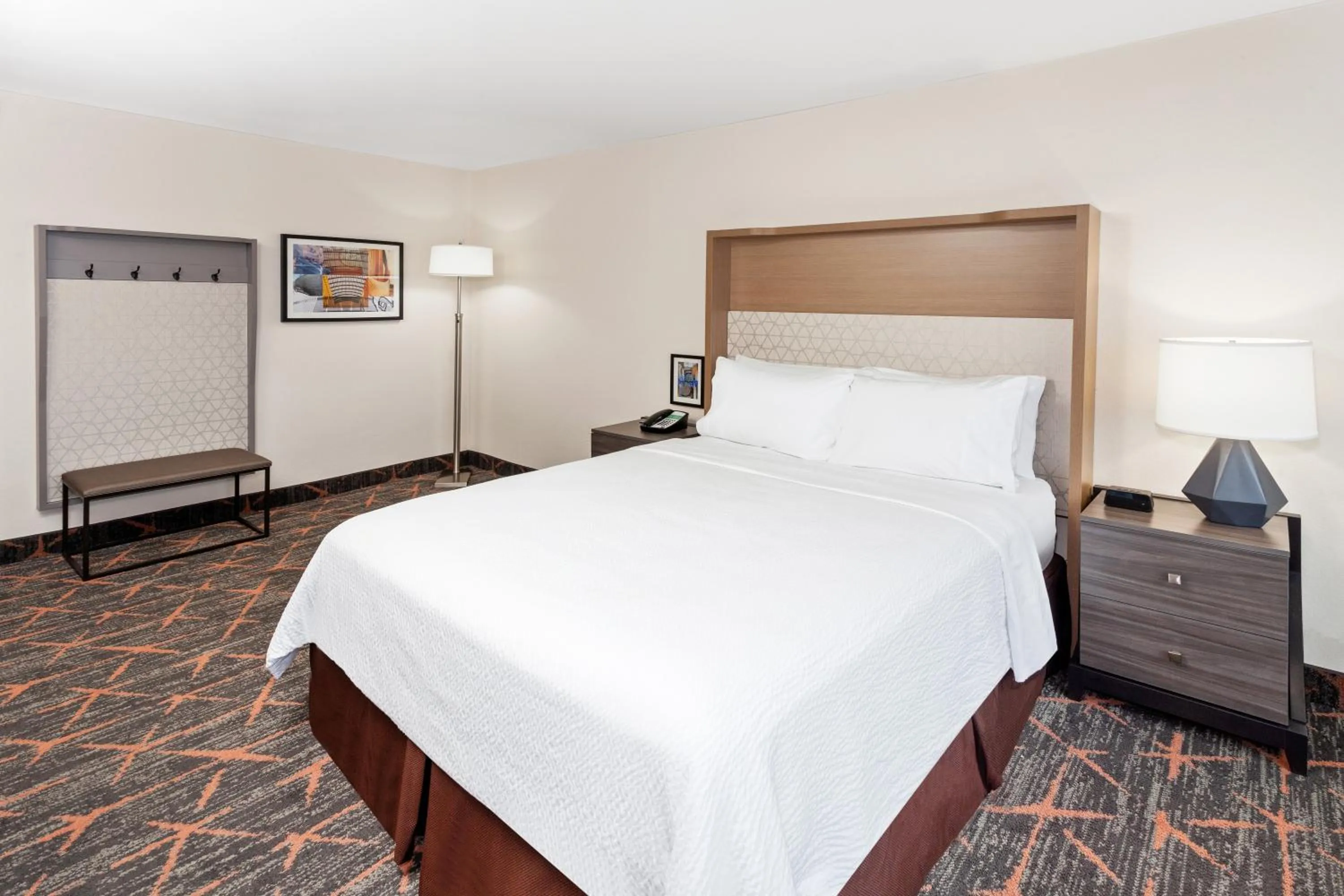 Bed in Holiday Inn Chicago/Oak Brook by IHG