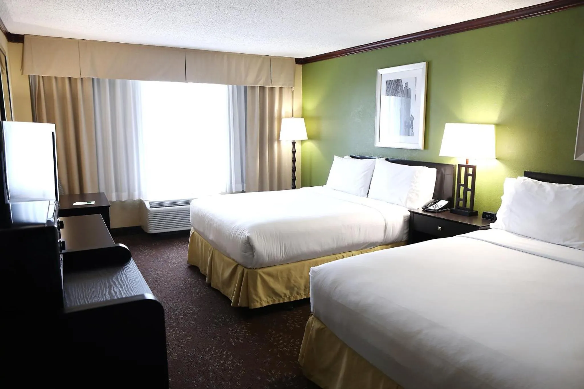 Photo of the whole room, Bed in Holiday Inn Chicago/Oak Brook by IHG