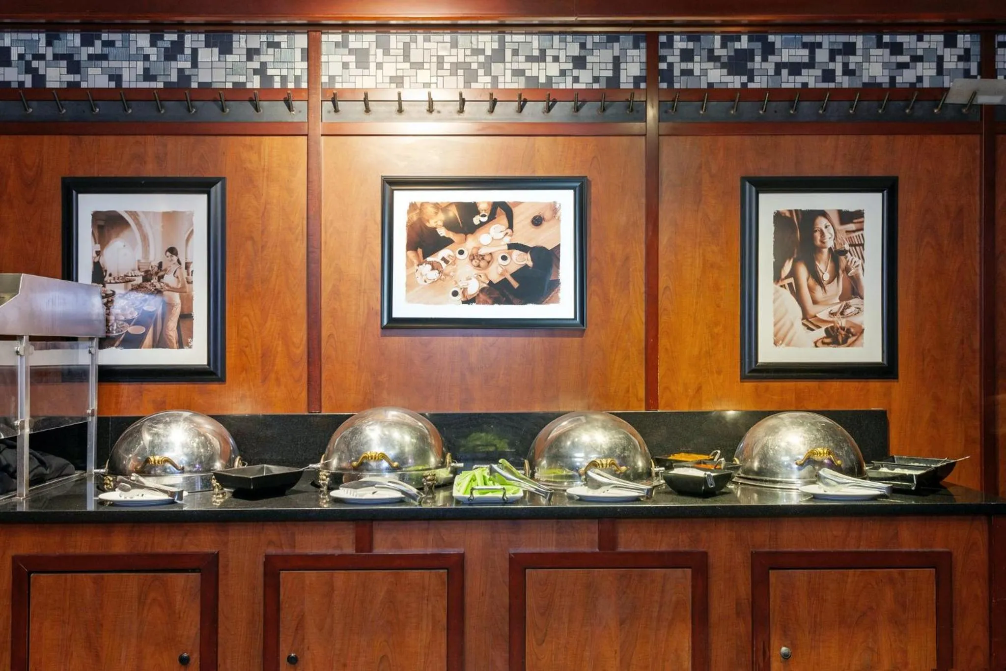 Breakfast in Holiday Inn Chicago/Oak Brook by IHG