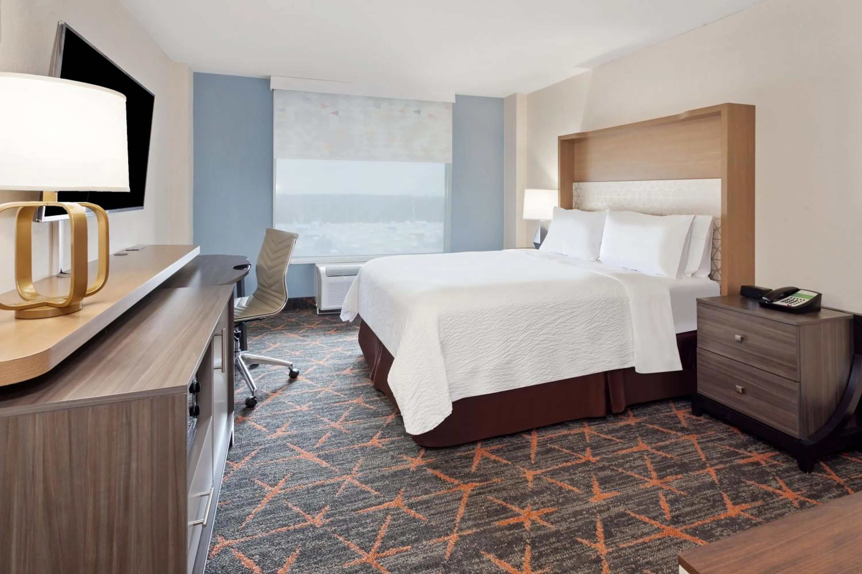 Bed in Holiday Inn Chicago/Oak Brook by IHG