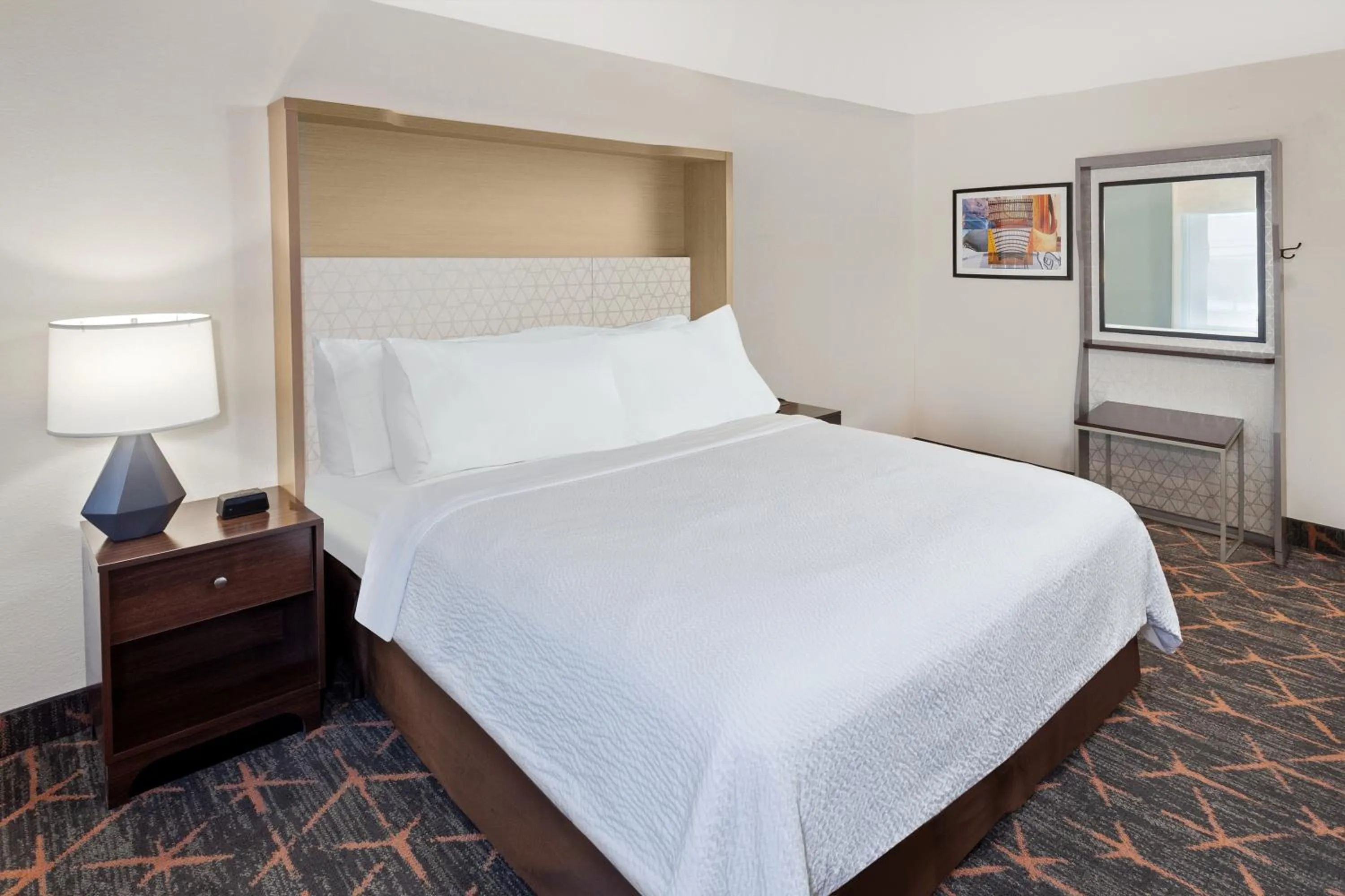 Bed in Holiday Inn Chicago/Oak Brook by IHG