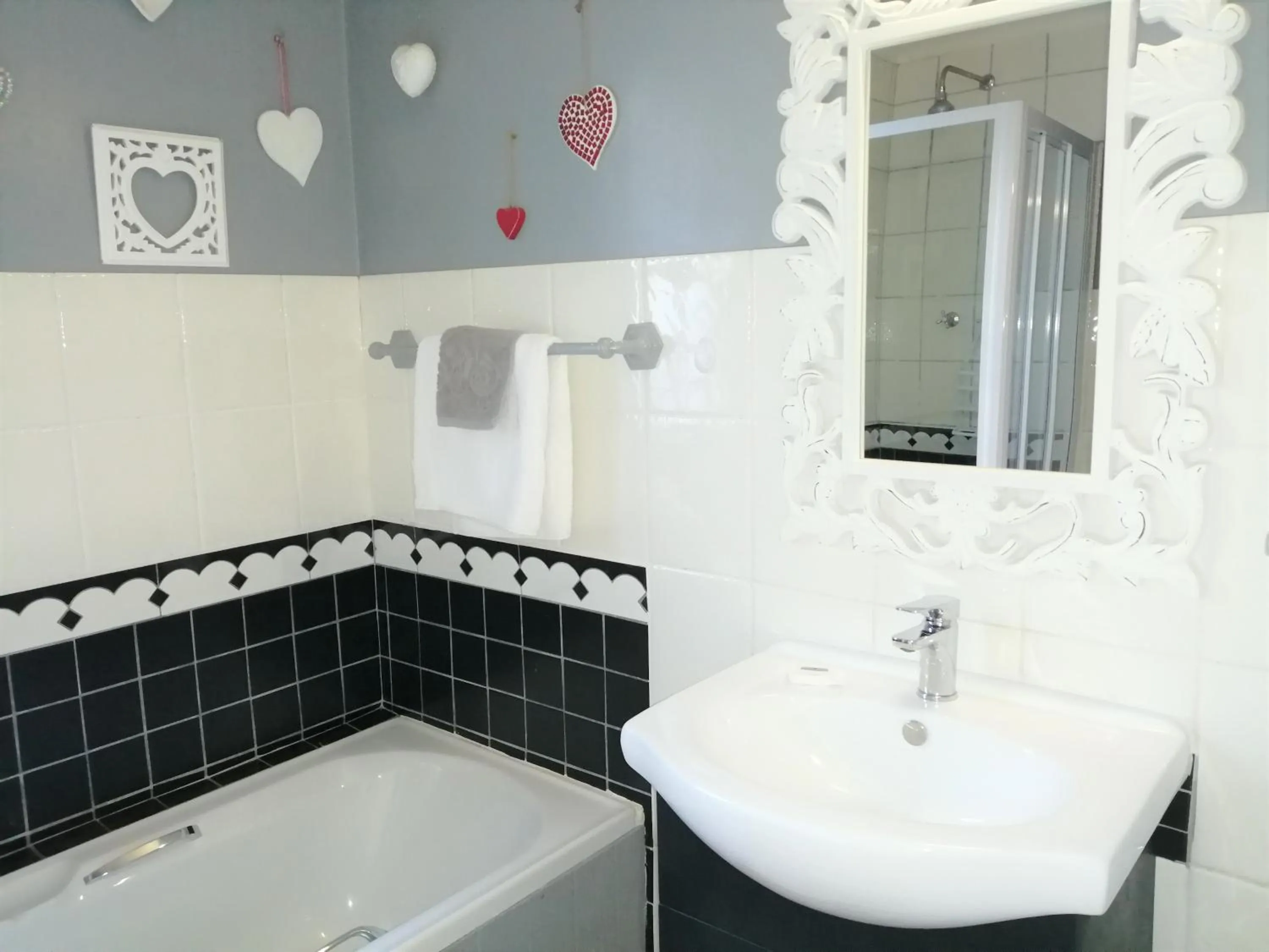 Bathroom in Eastbury Cottage