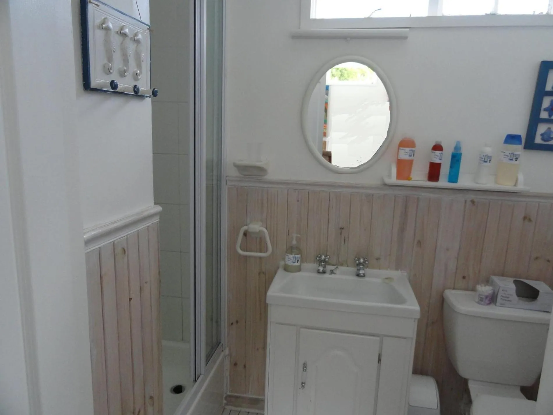 Bathroom in Eastbury Cottage