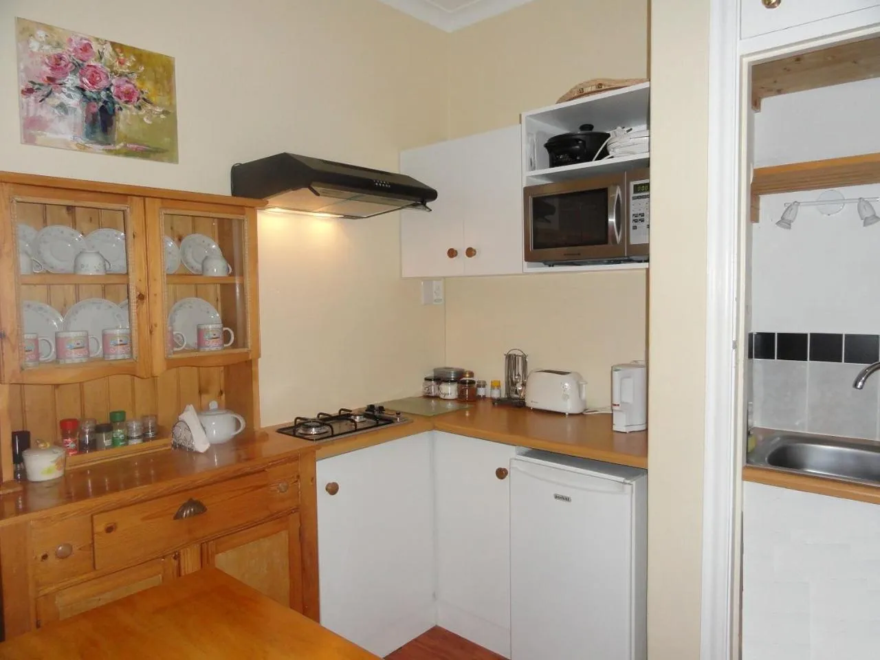 Kitchen or kitchenette in Eastbury Cottage