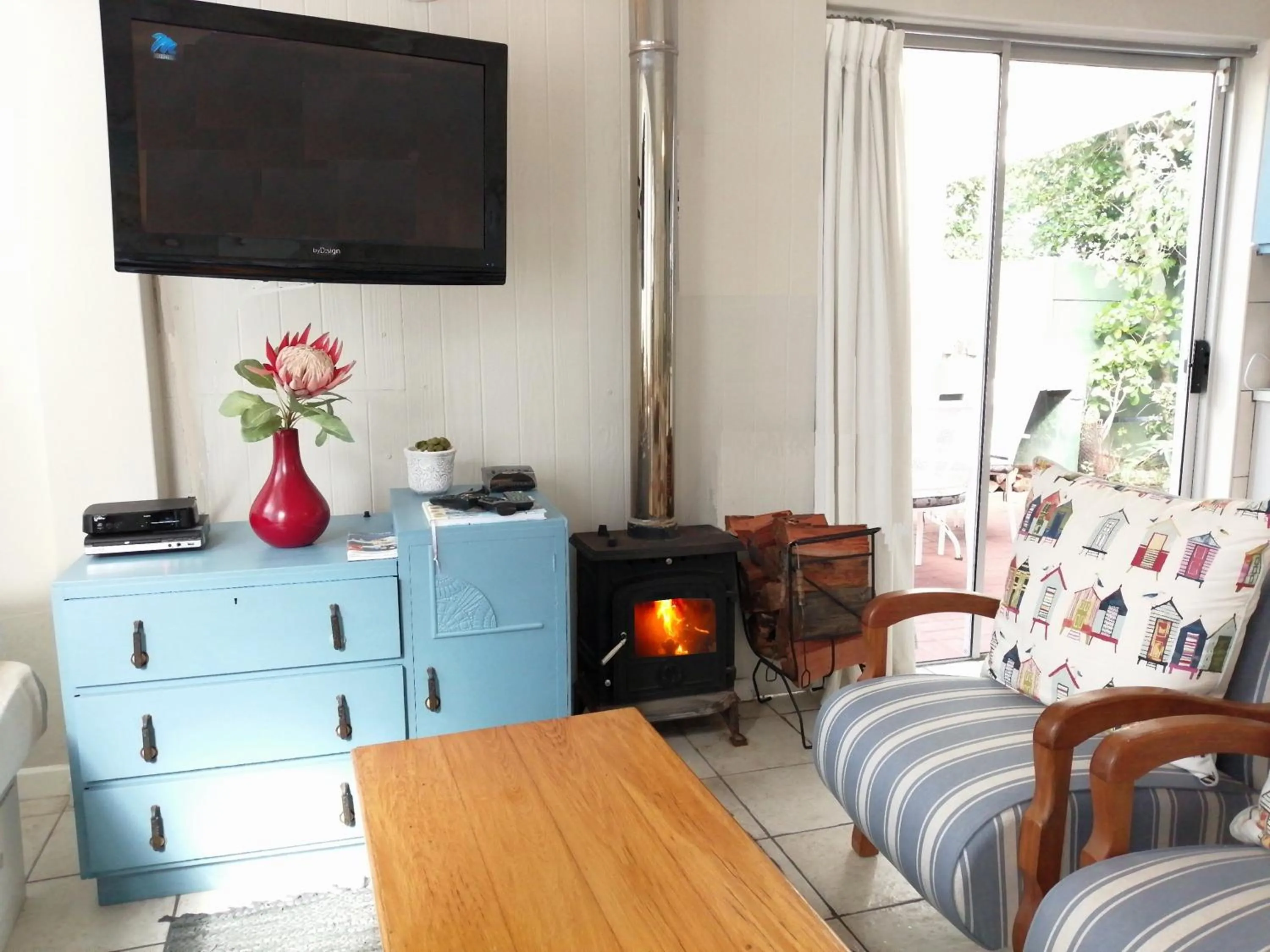 TV and multimedia in Eastbury Cottage