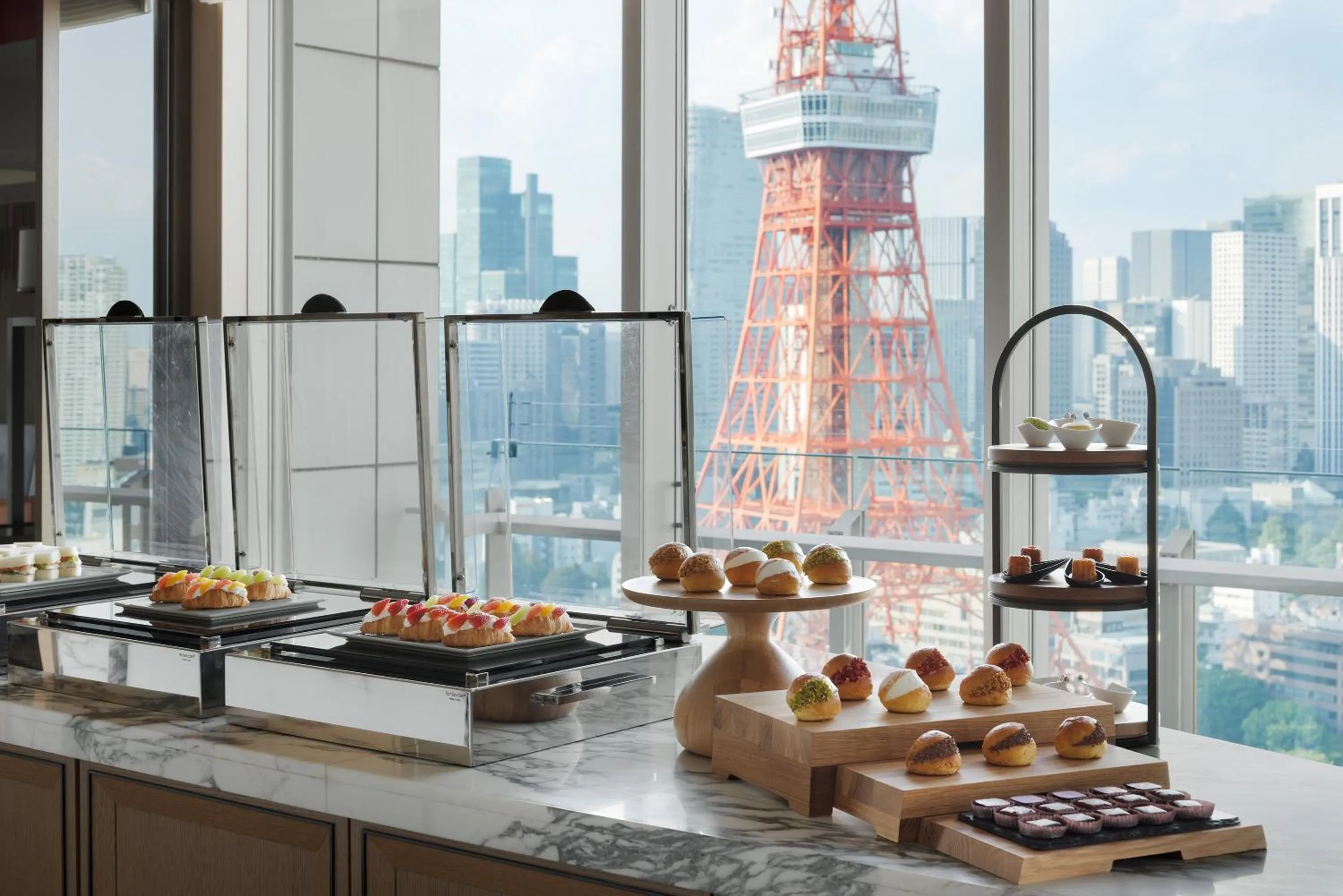 Lounge or bar in The Prince Park Tower Tokyo - Preferred Hotels & Resorts, LVX Collection