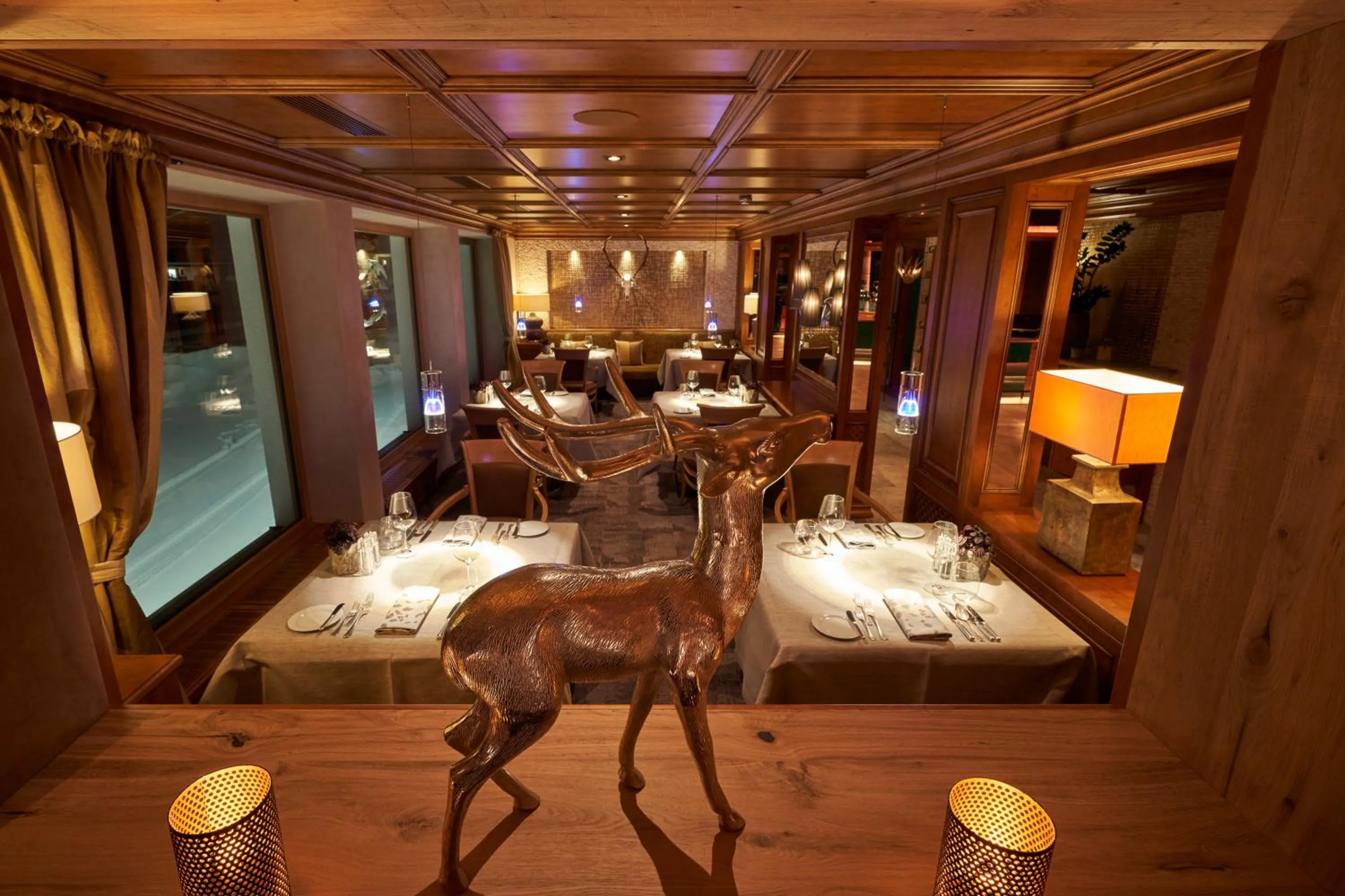 Restaurant/places to eat, Bed in Hotel Auriga