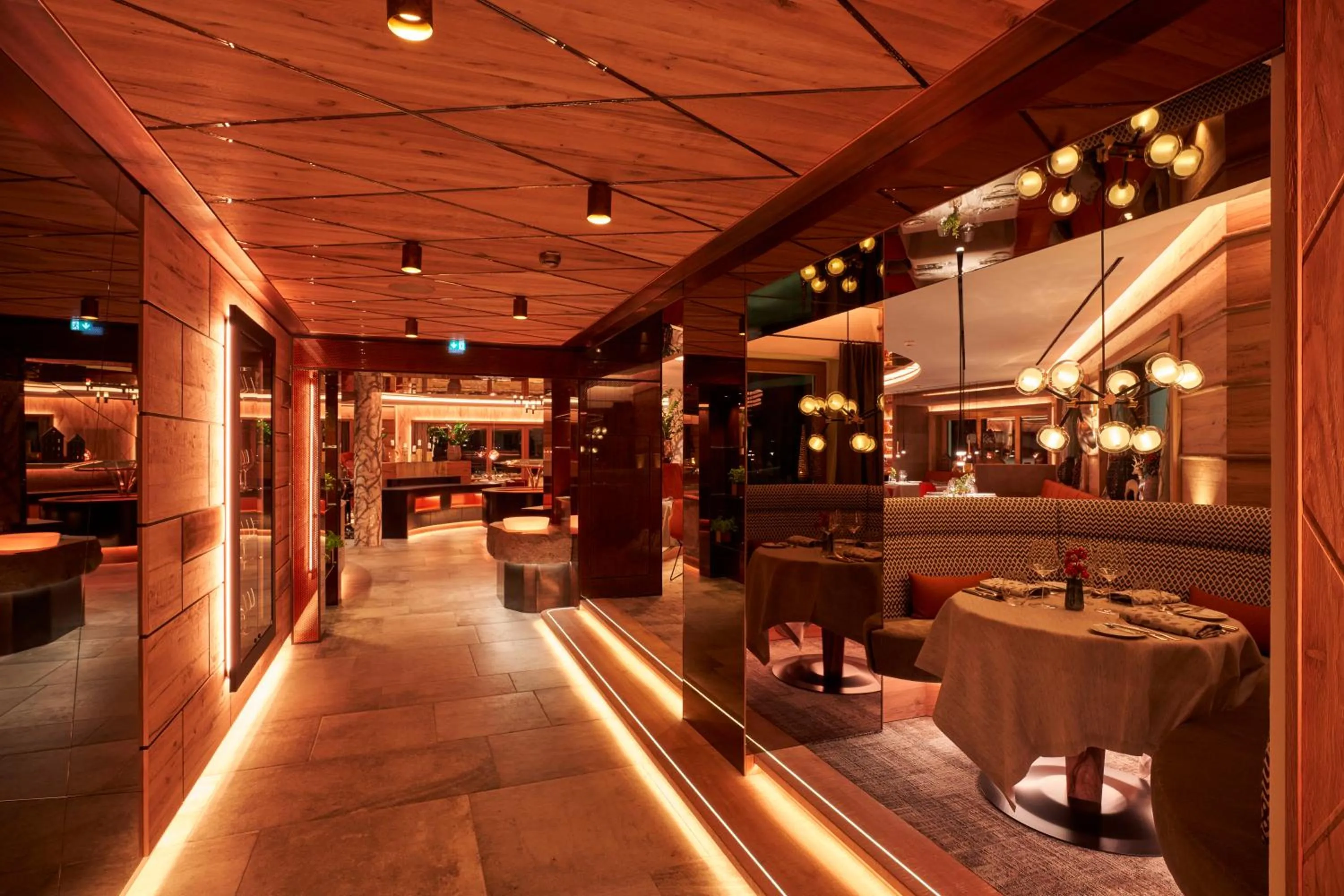 Restaurant/places to eat in Hotel Auriga