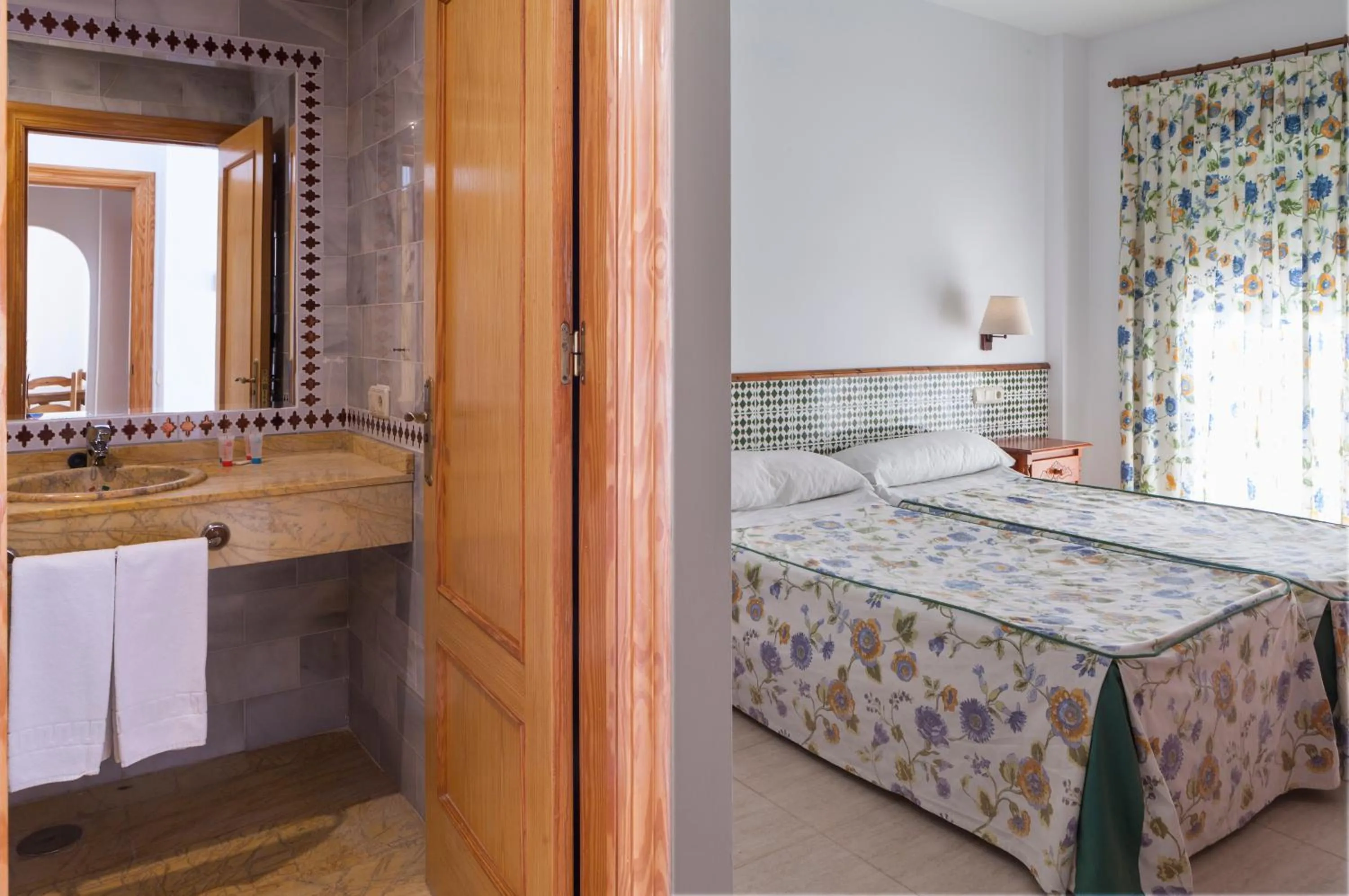 Bathroom, Bed in Apartamentos Mexico