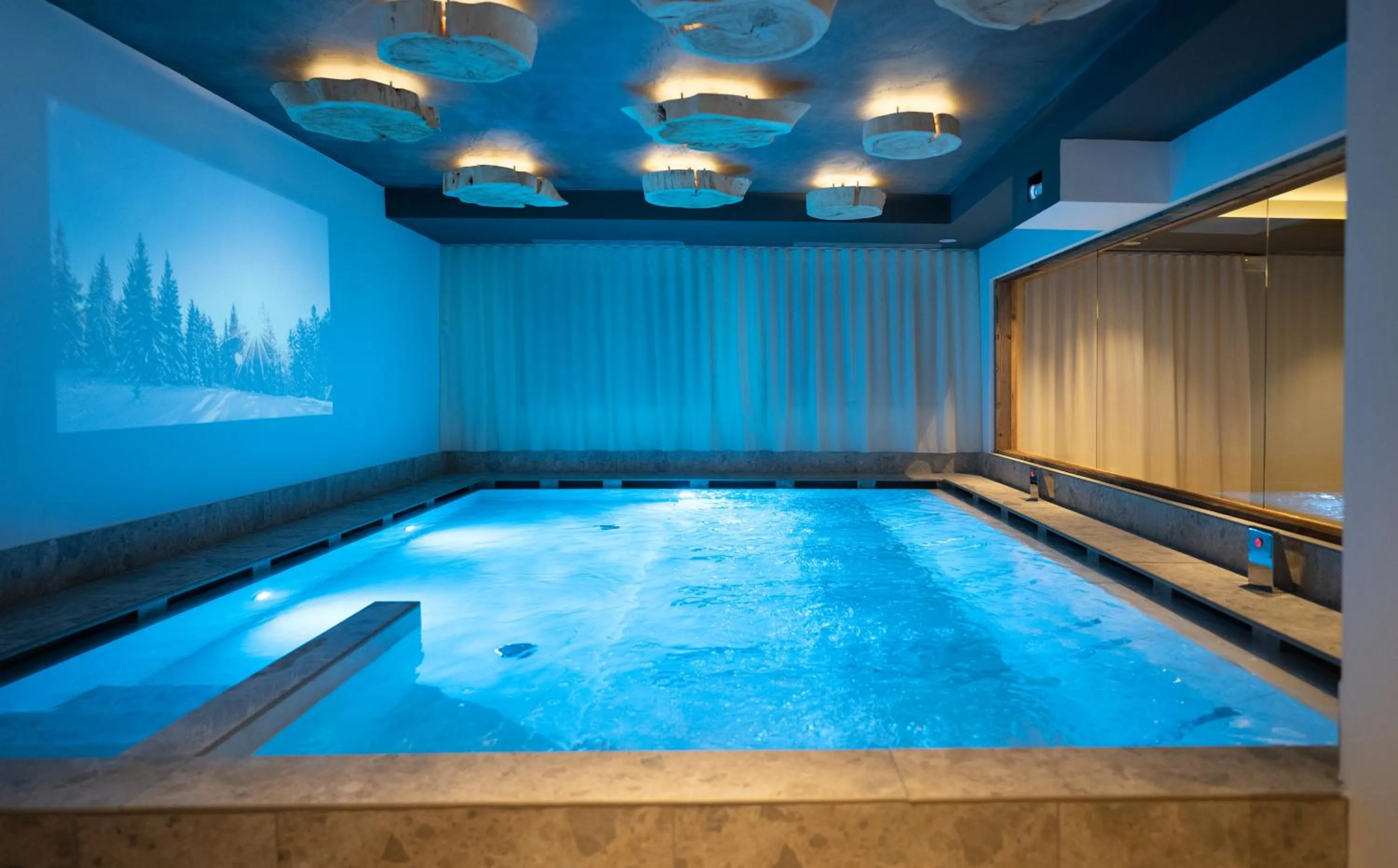 Swimming pool in Hotel Zirmes