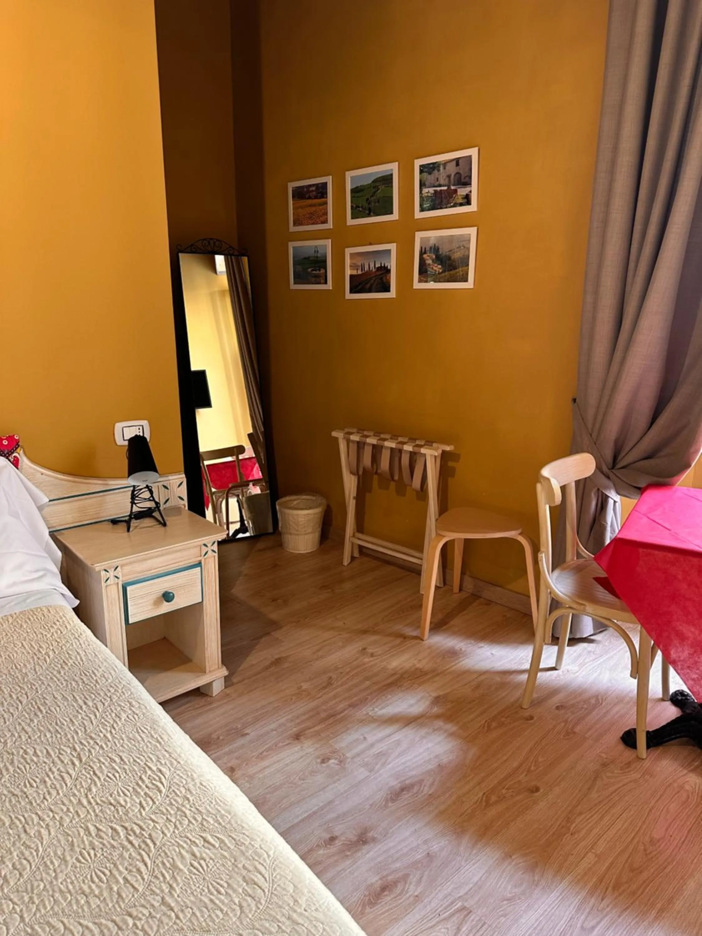 Photo of the whole room, Bed in Cicerone Guest House