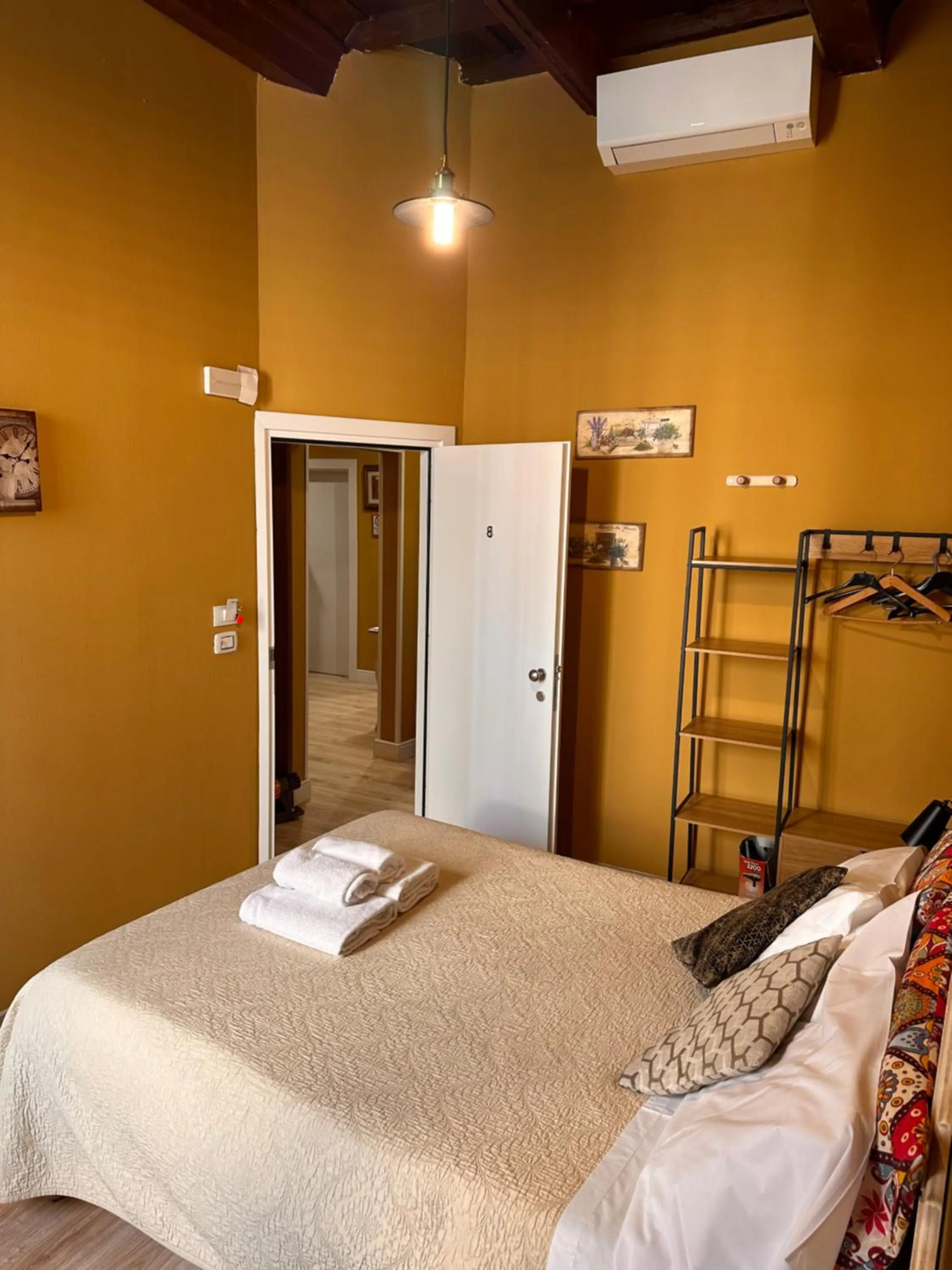 Photo of the whole room, Bed in Cicerone Guest House