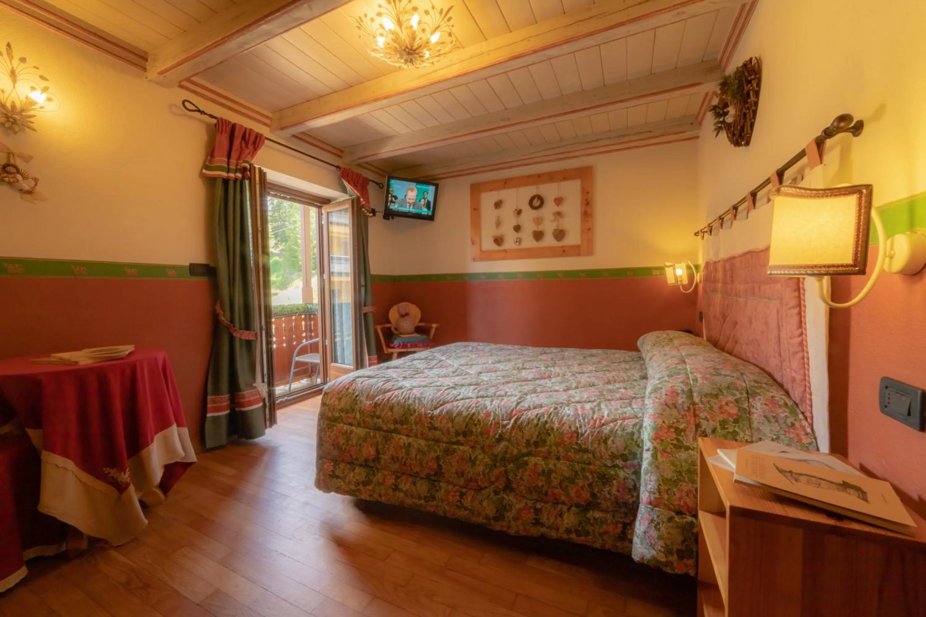 Balcony/Terrace, Bed in Hotel Della Nouva