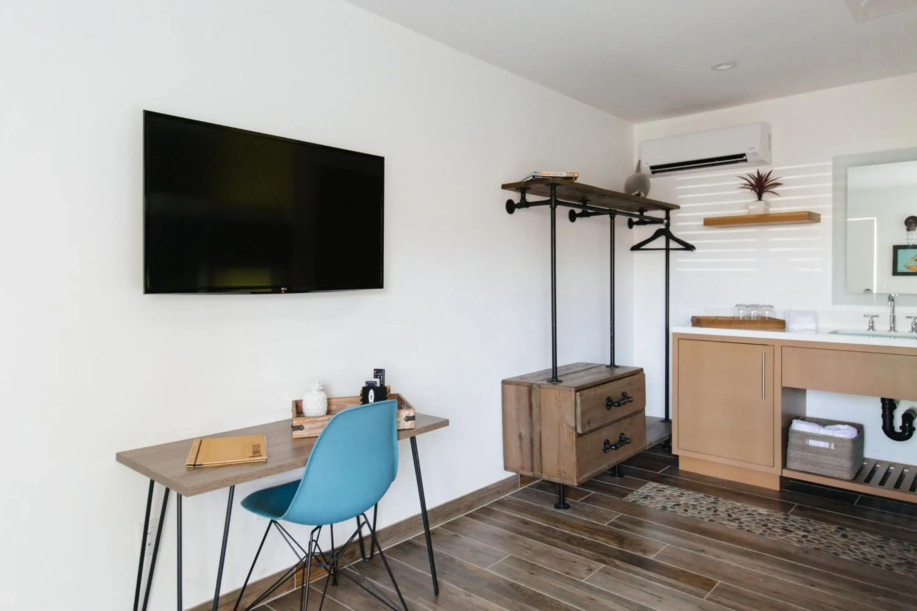 Superior Twin Room with Two Twin Beds in Surfhouse Superior Twin Room with Two Twin Beds in Surfhouse