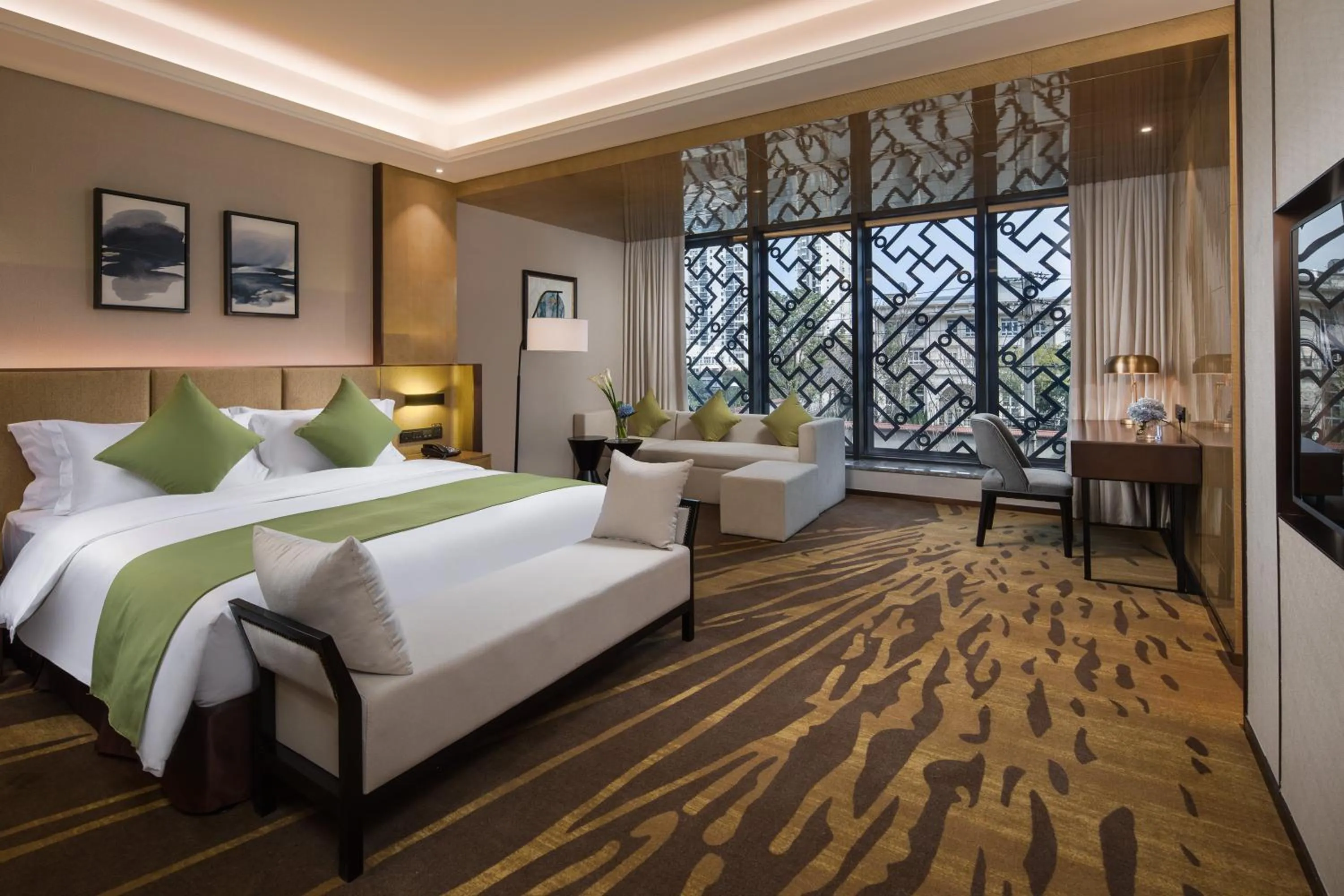 Photo of the whole room, Bed in Leshan Ramada Hotel