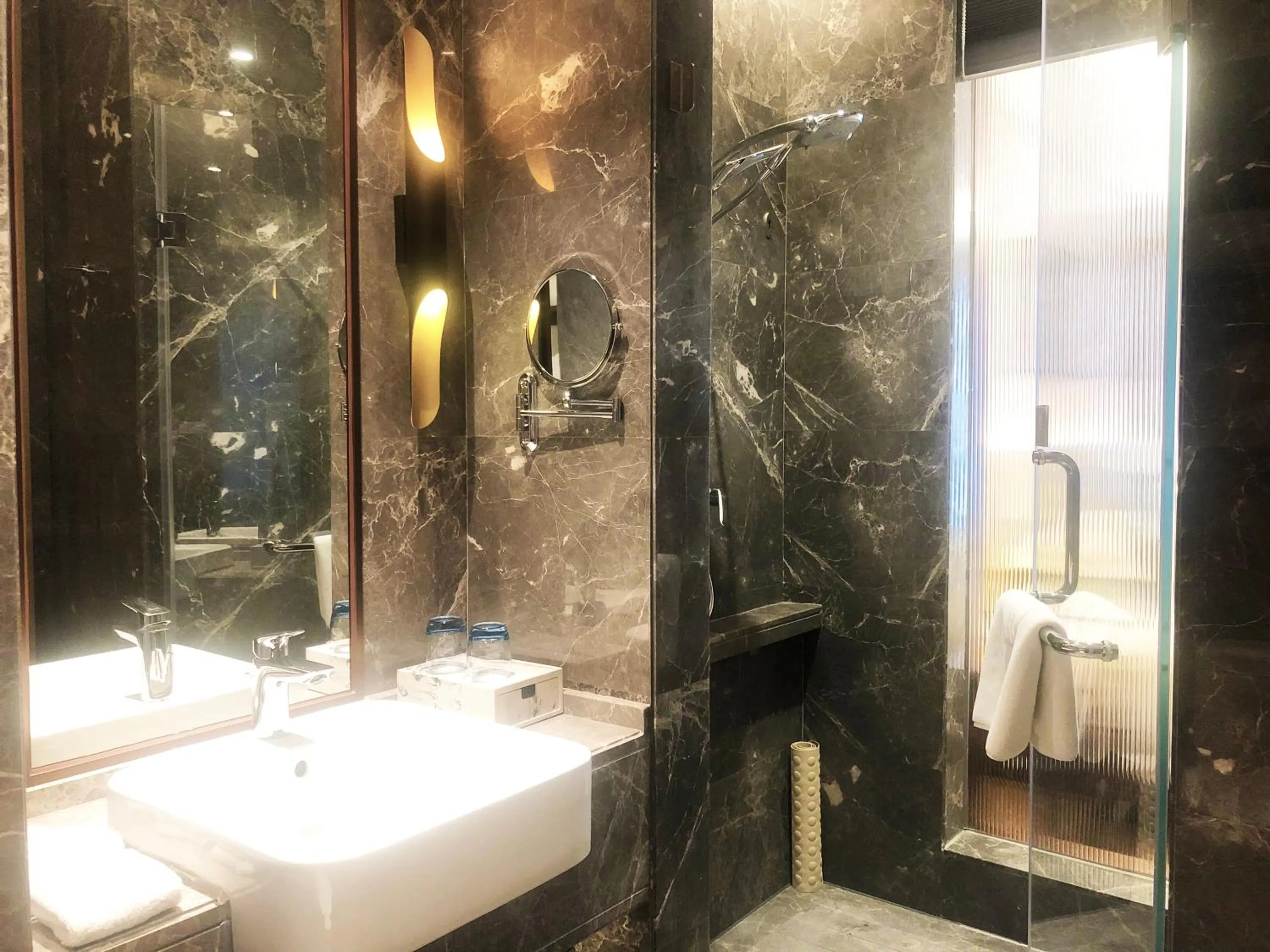 Toilet in Leshan Ramada Hotel