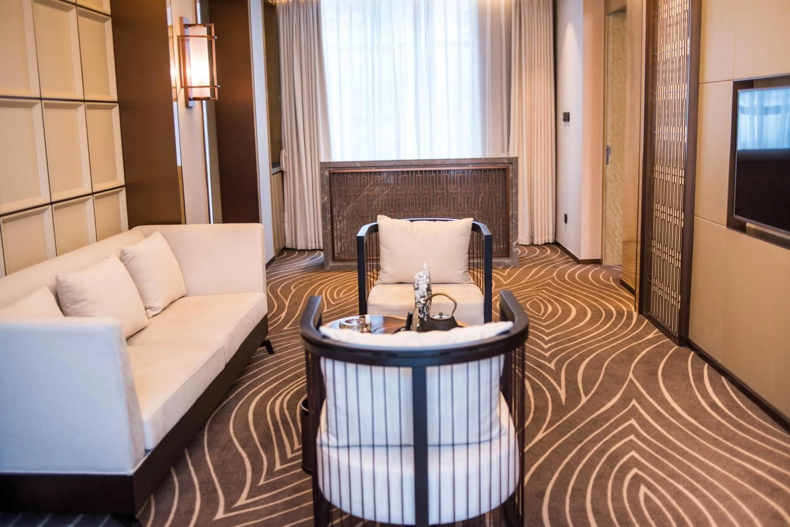 Living room in Leshan Ramada Hotel