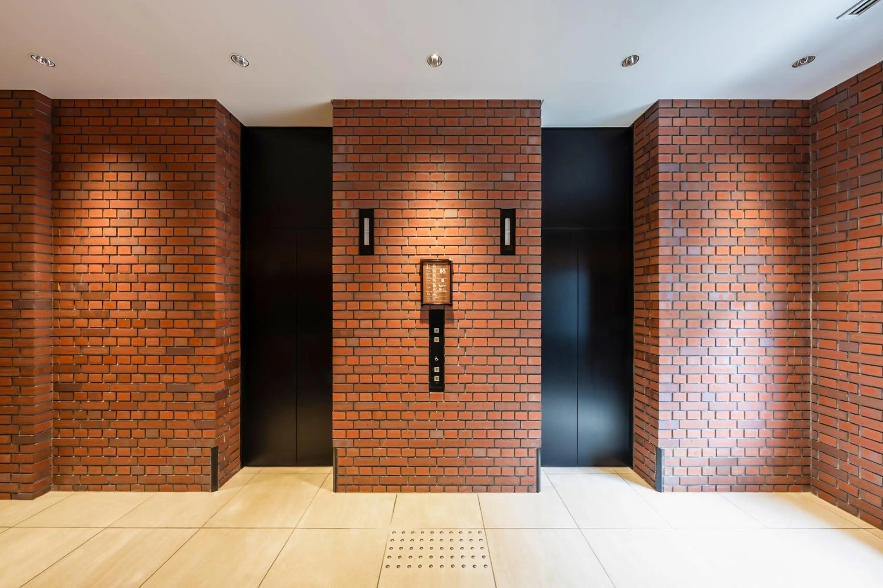 elevator in Richmond Hotel Yokohama Ekimae