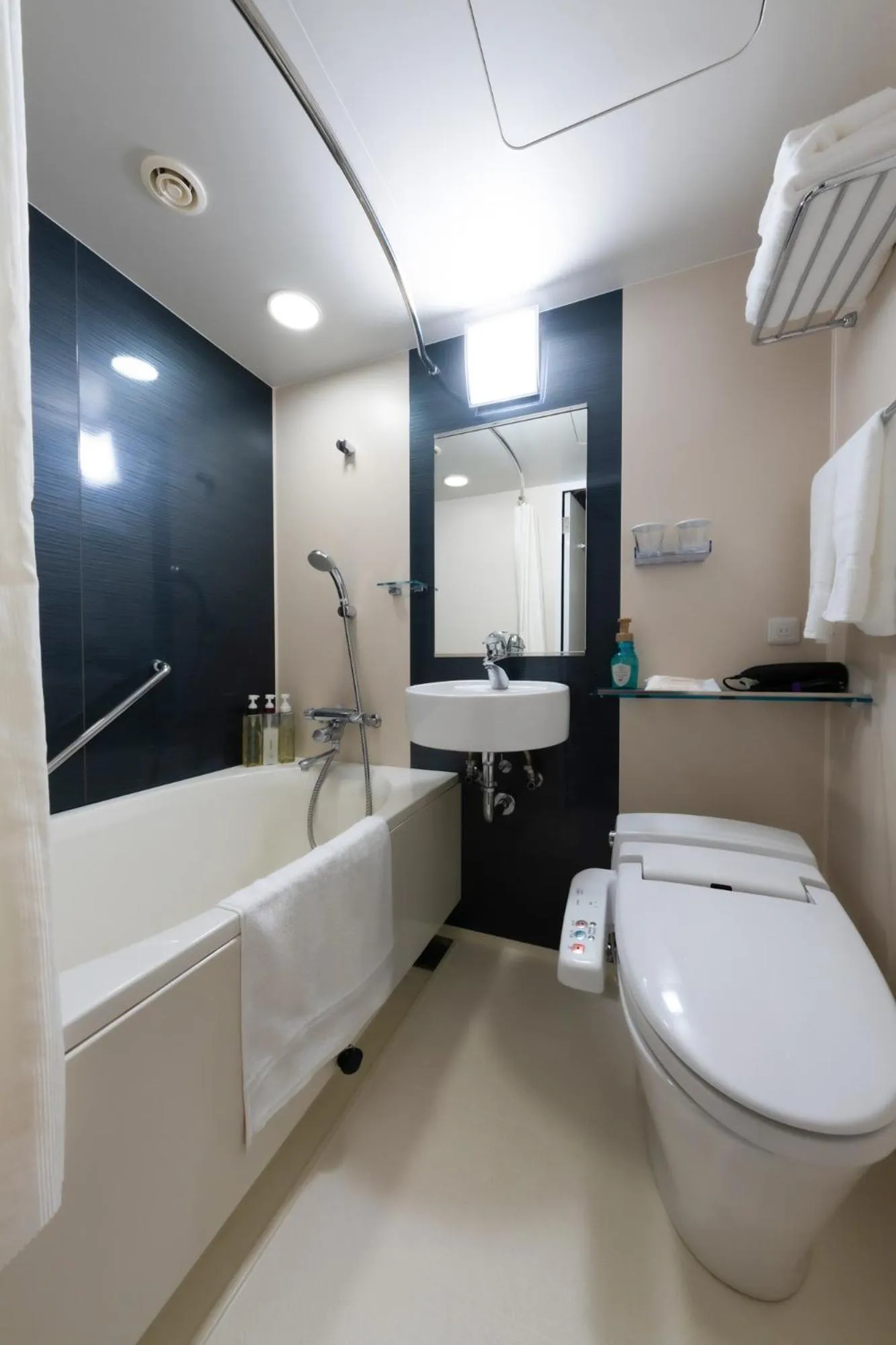 Toilet in Richmond Hotel Yokohama Ekimae