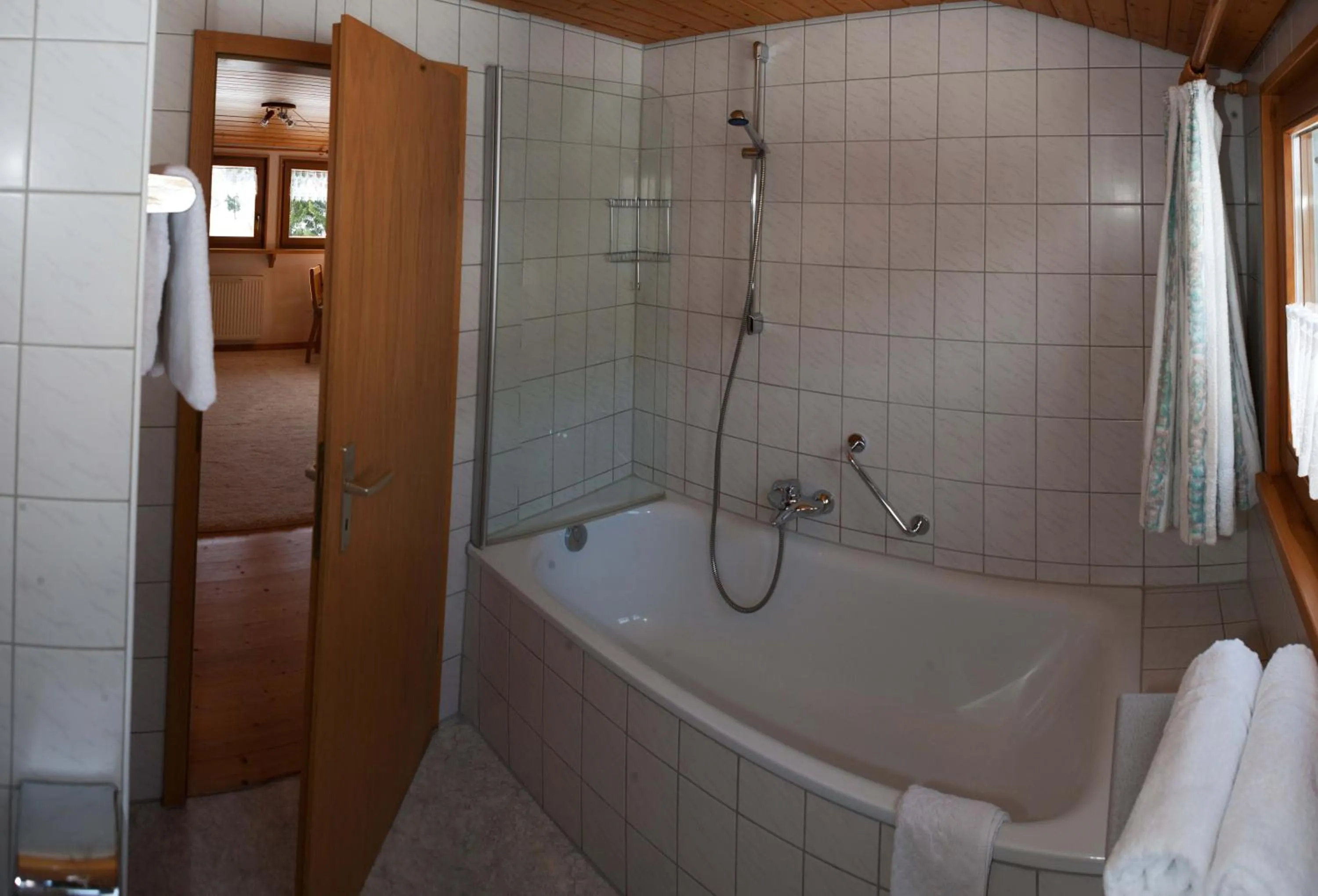 Bathroom in Schwarzwald-Hotel Kraeutle