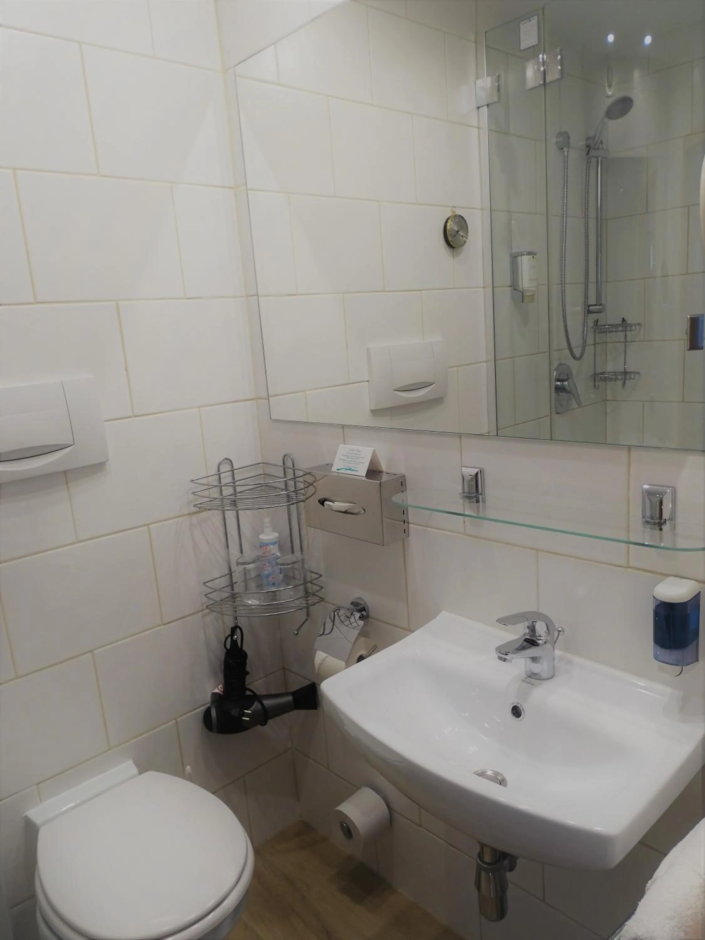 Shower in Schwarzwald-Hotel Kraeutle