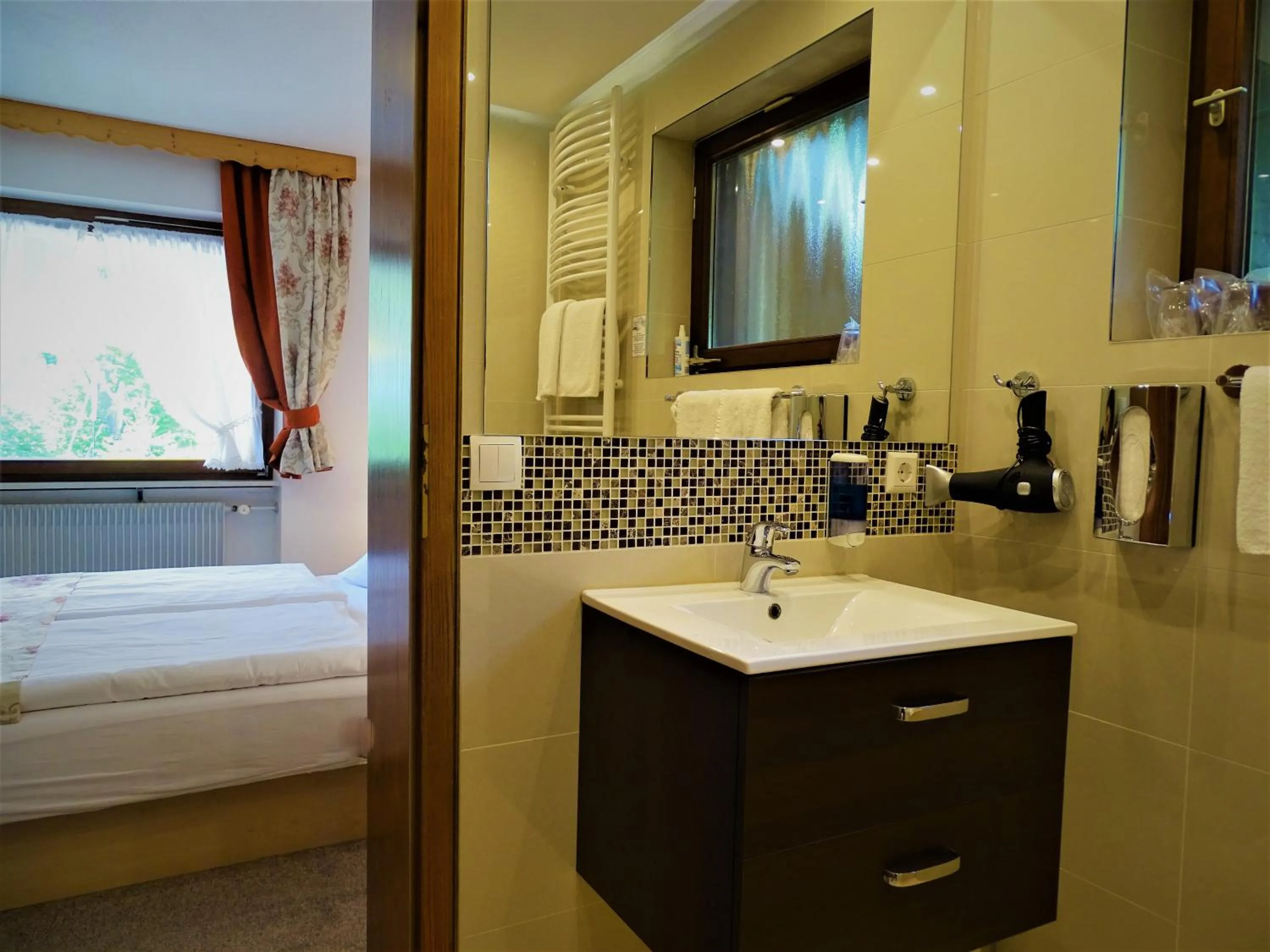 Bathroom, Bed in Schwarzwald-Hotel Kraeutle