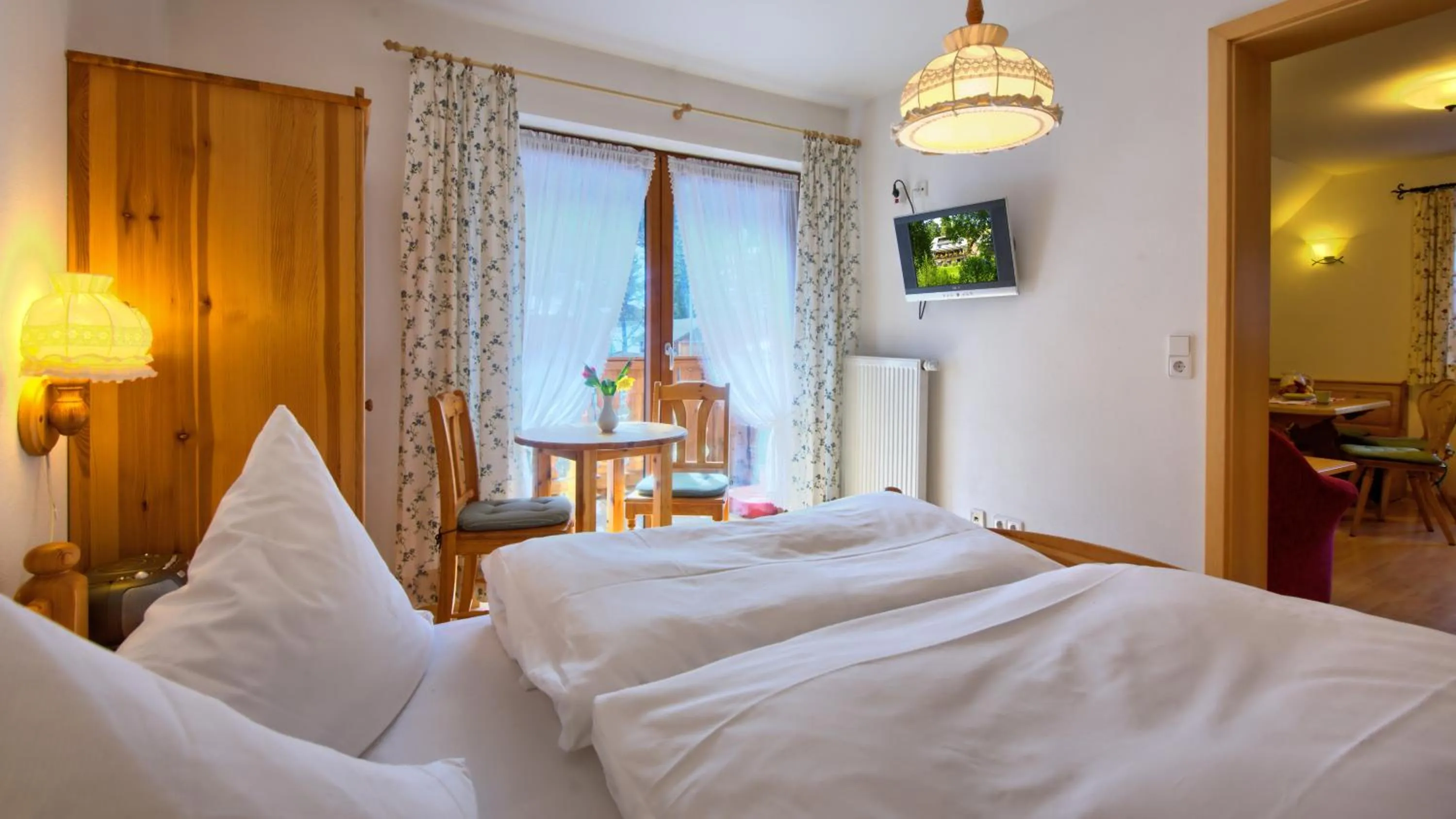 Photo of the whole room, Bed in Schwarzwald-Hotel Kraeutle